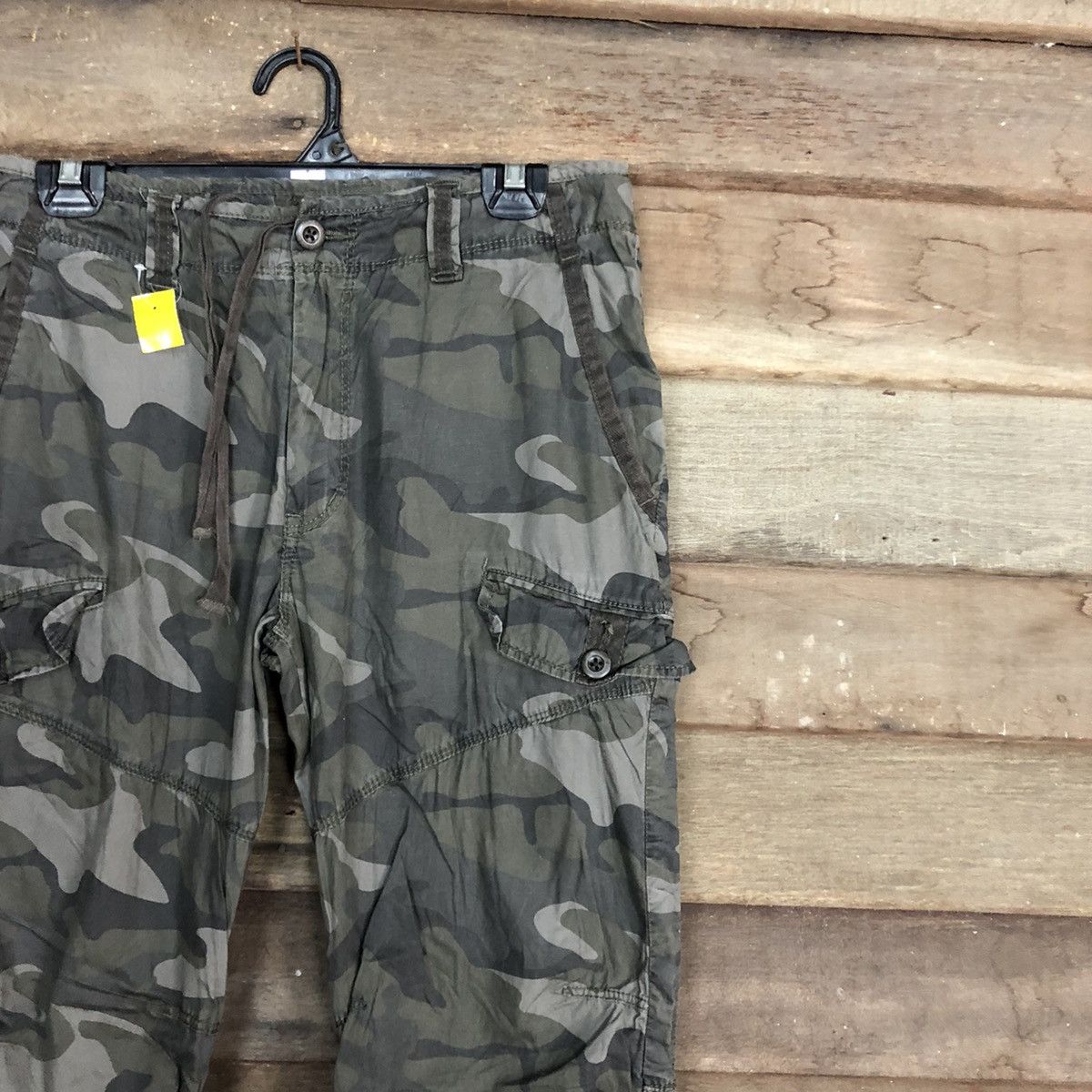 Japanese Brand × Uniqlo Uniqlo Green Camo Multipocket Tactical Cargo Pants #3878 Size US 31 - 5 Thumbnail