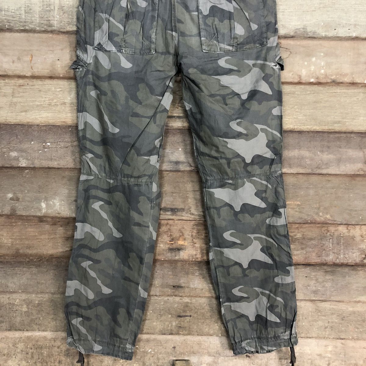 Japanese Brand × Uniqlo Uniqlo Green Camo Multipocket Tactical Cargo Pants #3878 Size US 31 - 11 Thumbnail