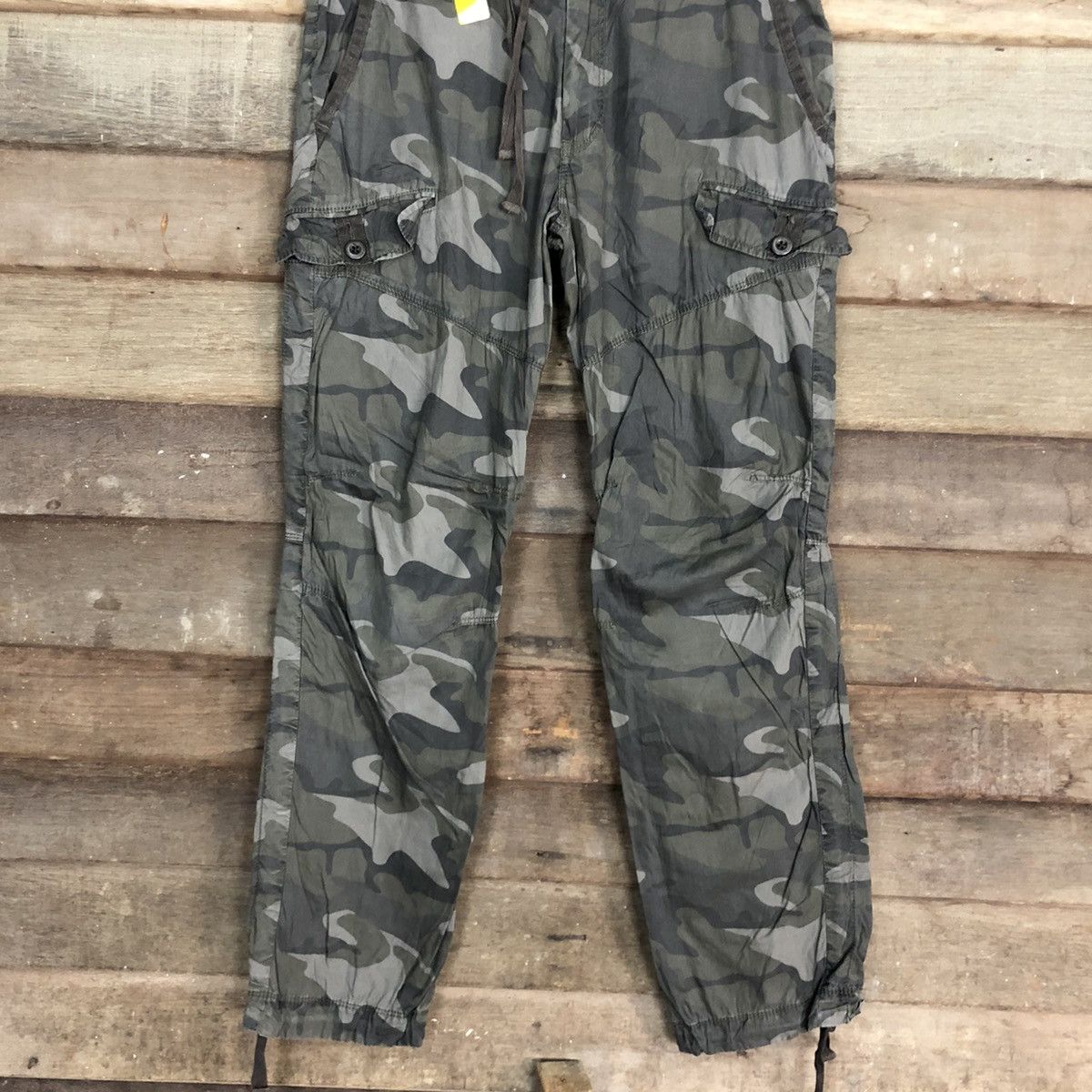 Japanese Brand × Uniqlo Uniqlo Green Camo Multipocket Tactical Cargo Pants #3878 Size US 31 - 3 Thumbnail