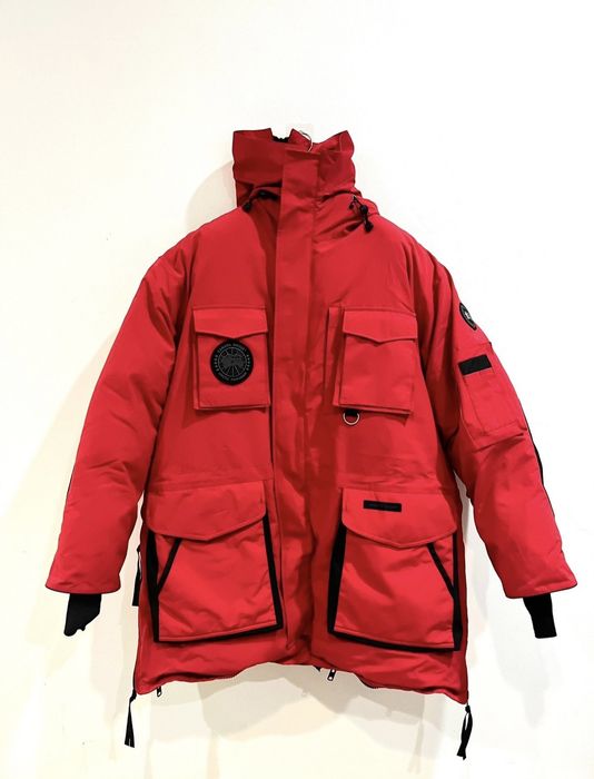 Vetements canada hotsell goose red