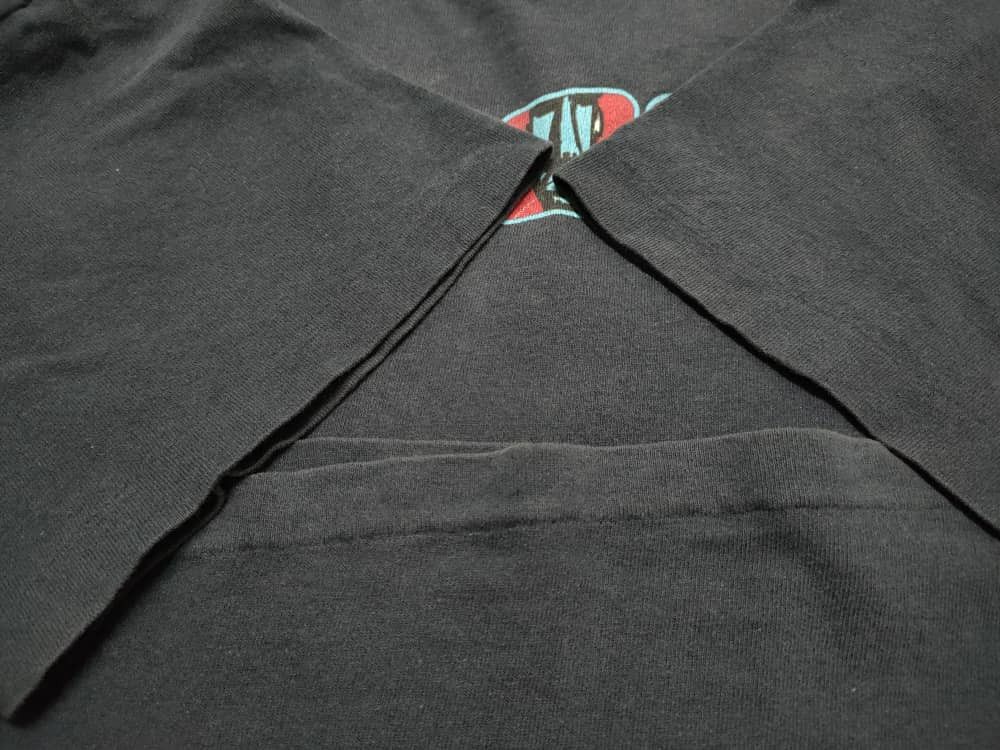Band Tees ©️1997 Vintage Single Stitch Prodigy Band T Size US L / EU 52-54 / 3 - 6 Thumbnail