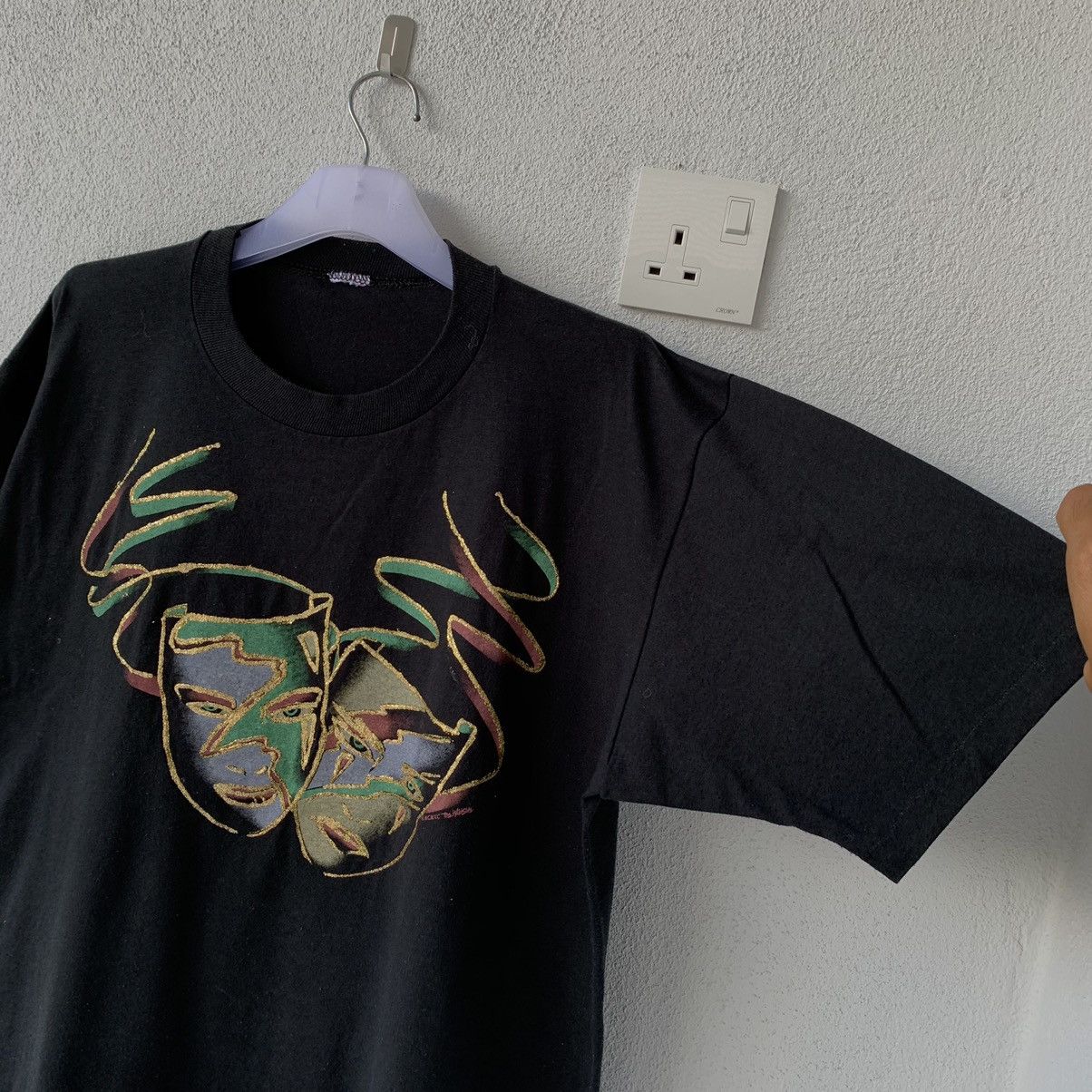 Vintage vintage OPERA mask t shirt big design.. vintage t shirt. Size US L / EU 52-54 / 3 - 4 Thumbnail