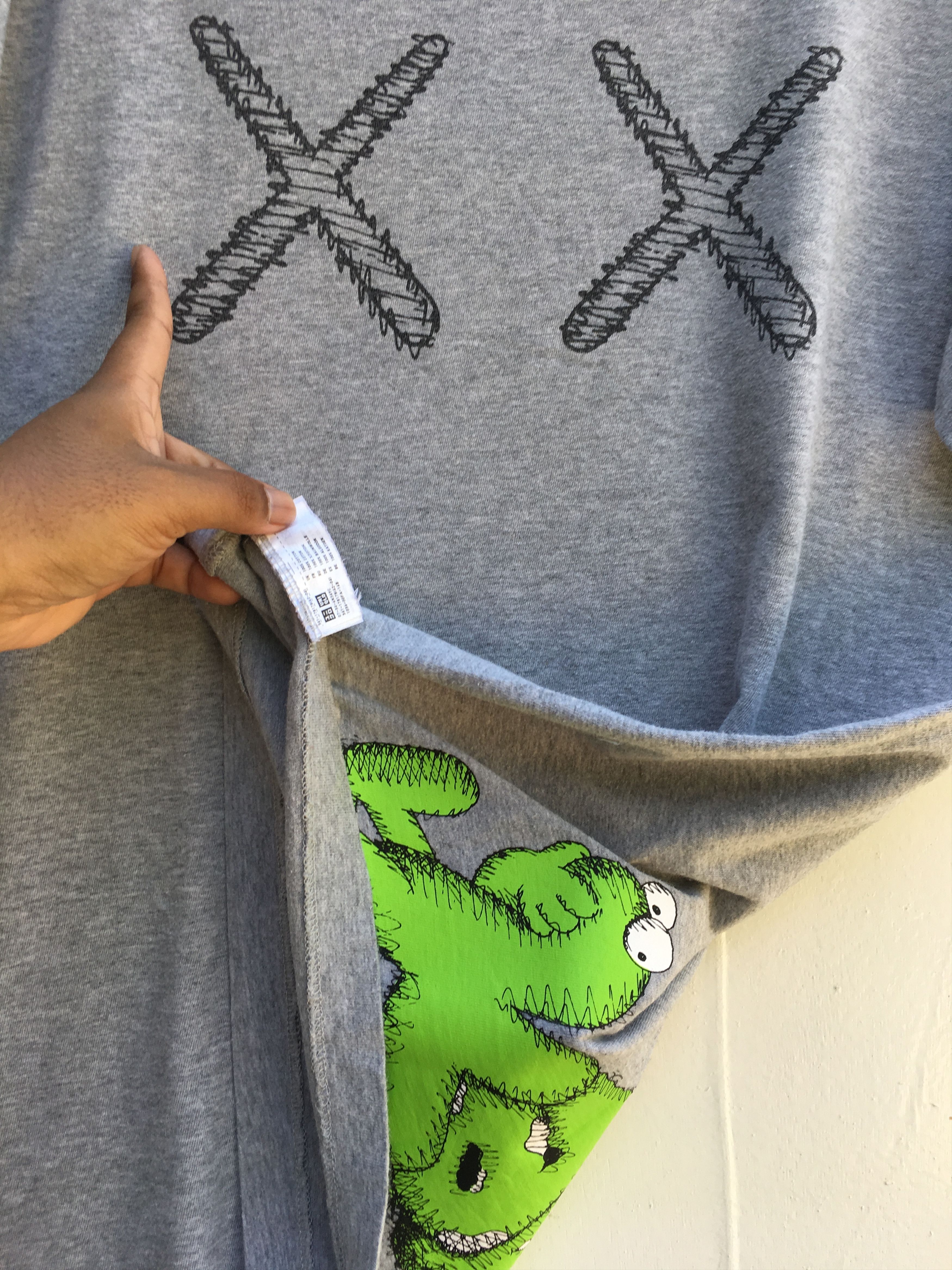 Kaws × Uniqlo Rare!! Uniqlo x Kaws x Sesame Street Tshirt Size US XL / EU 56 / 4 - 7 Thumbnail