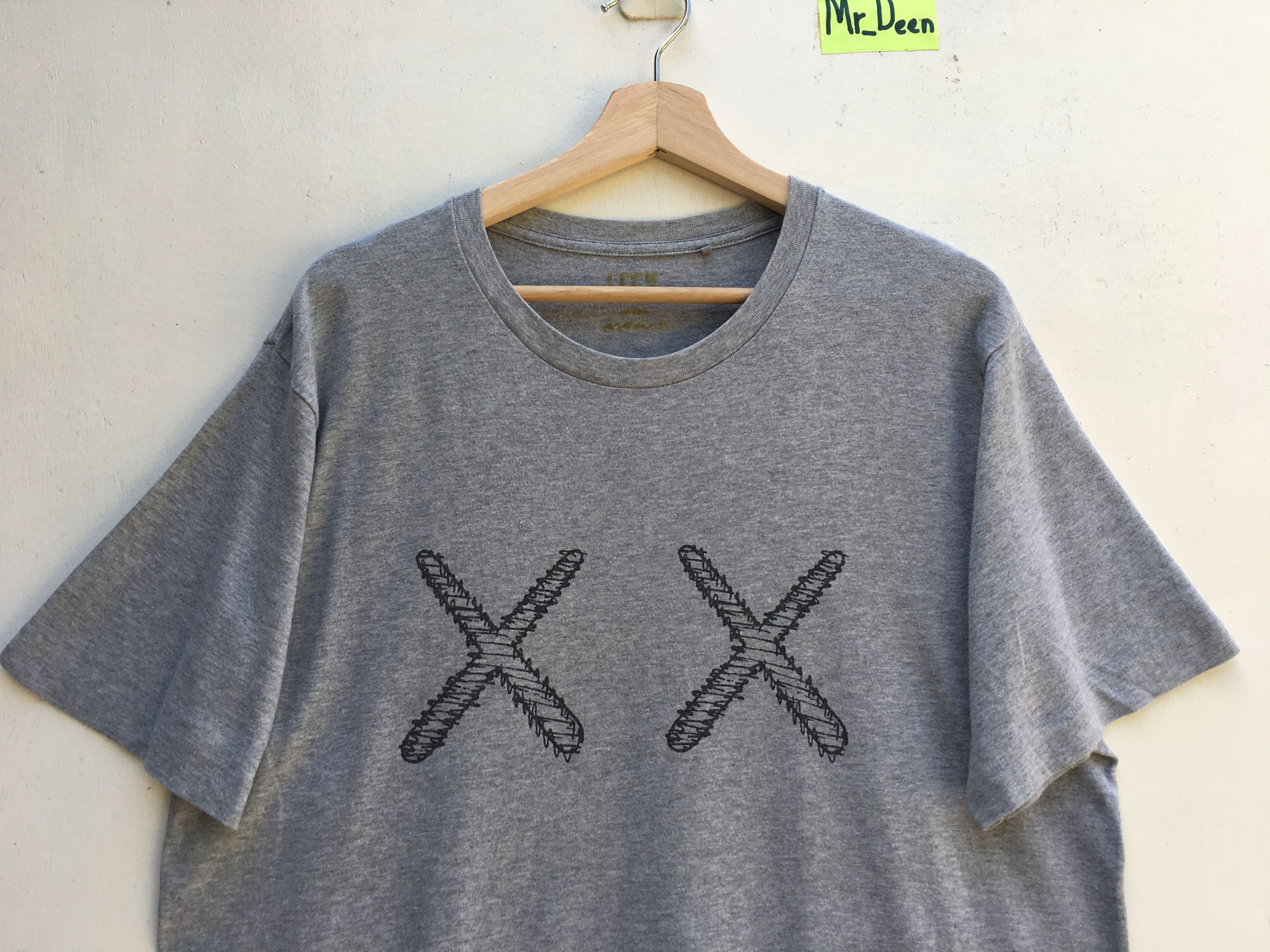 Kaws × Uniqlo Rare!! Uniqlo x Kaws x Sesame Street Tshirt Size US XL / EU 56 / 4 - 4 Thumbnail
