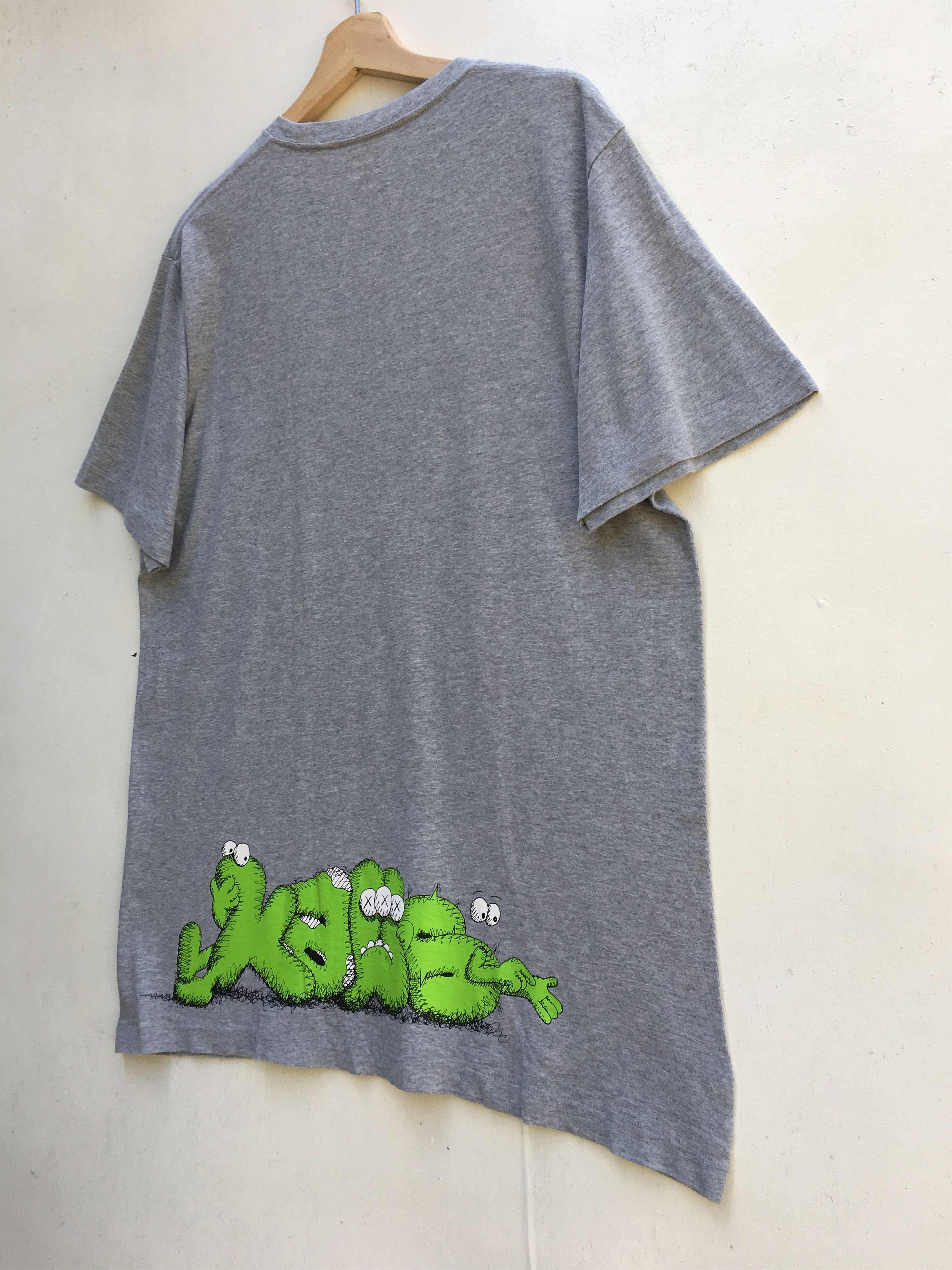 Kaws × Uniqlo Rare!! Uniqlo x Kaws x Sesame Street Tshirt Size US XL / EU 56 / 4 - 12 Thumbnail