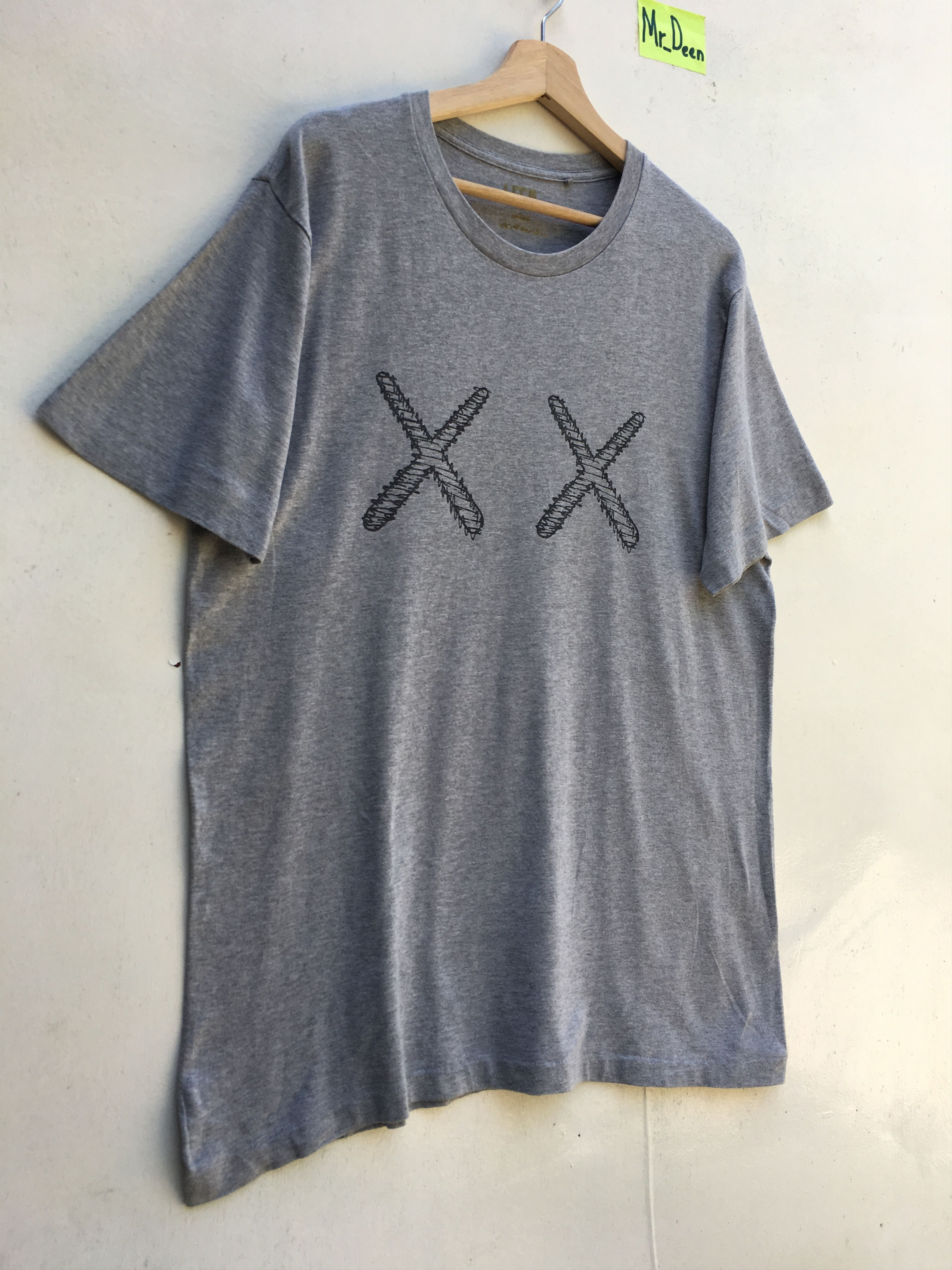 Kaws × Uniqlo Rare!! Uniqlo x Kaws x Sesame Street Tshirt Size US XL / EU 56 / 4 - 2 Thumbnail
