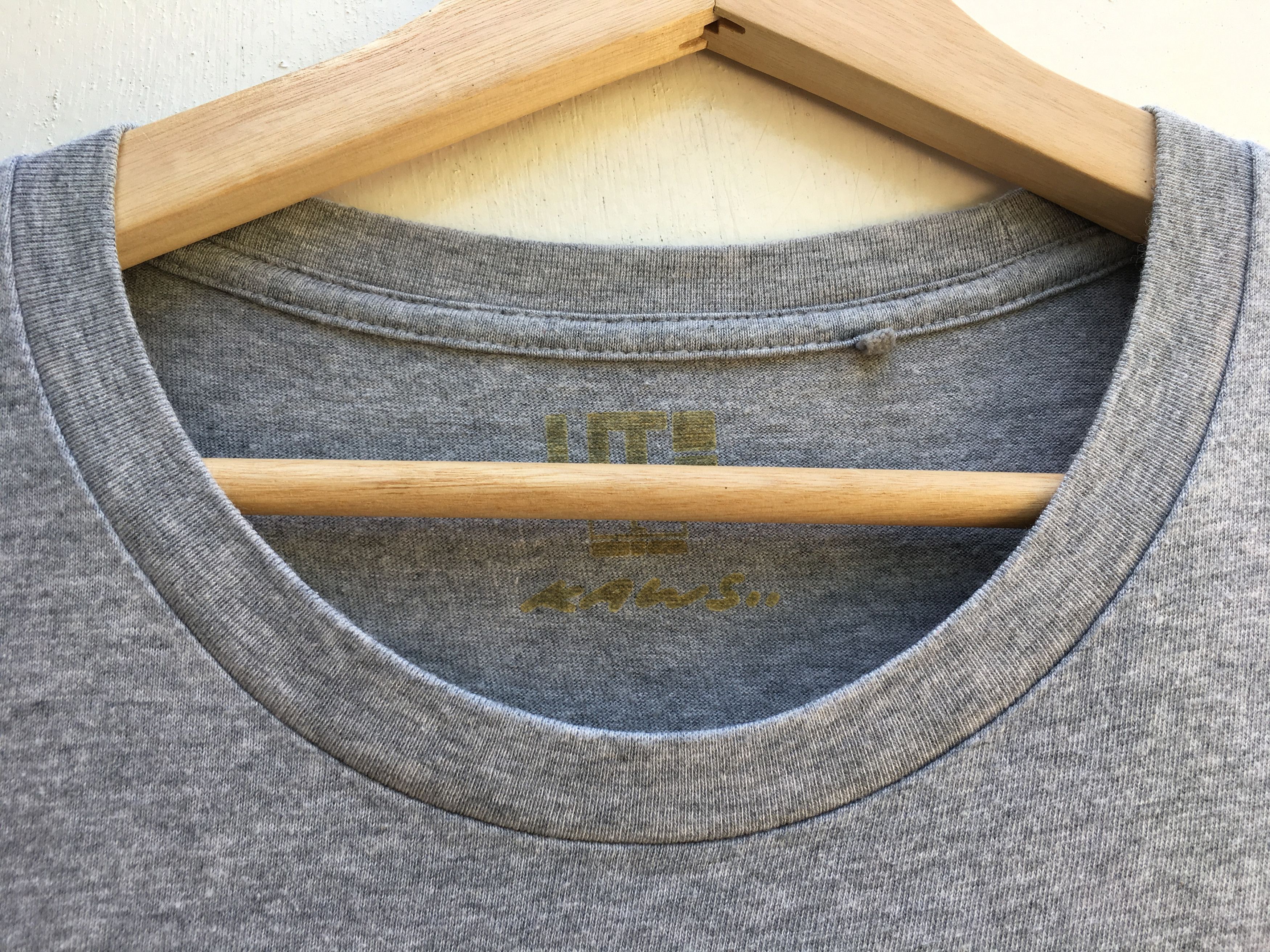 Kaws × Uniqlo Rare!! Uniqlo x Kaws x Sesame Street Tshirt Size US XL / EU 56 / 4 - 5 Thumbnail