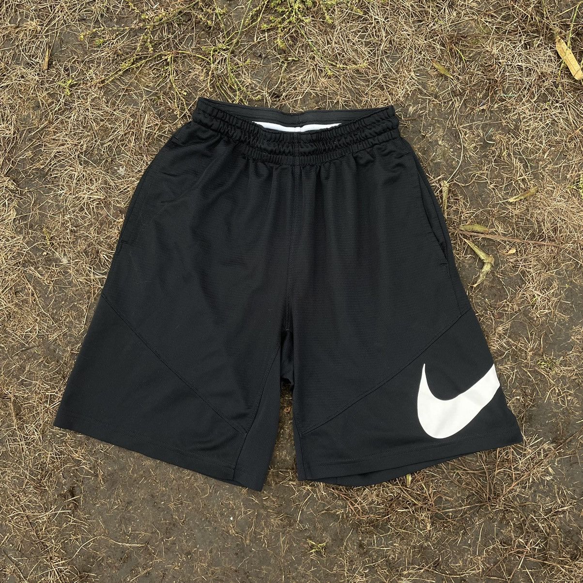 Vintage Vintage Nike Swoosh Shorts Y2K Streetwear Skate Black 31 Size US 31 - 2 Thumbnail