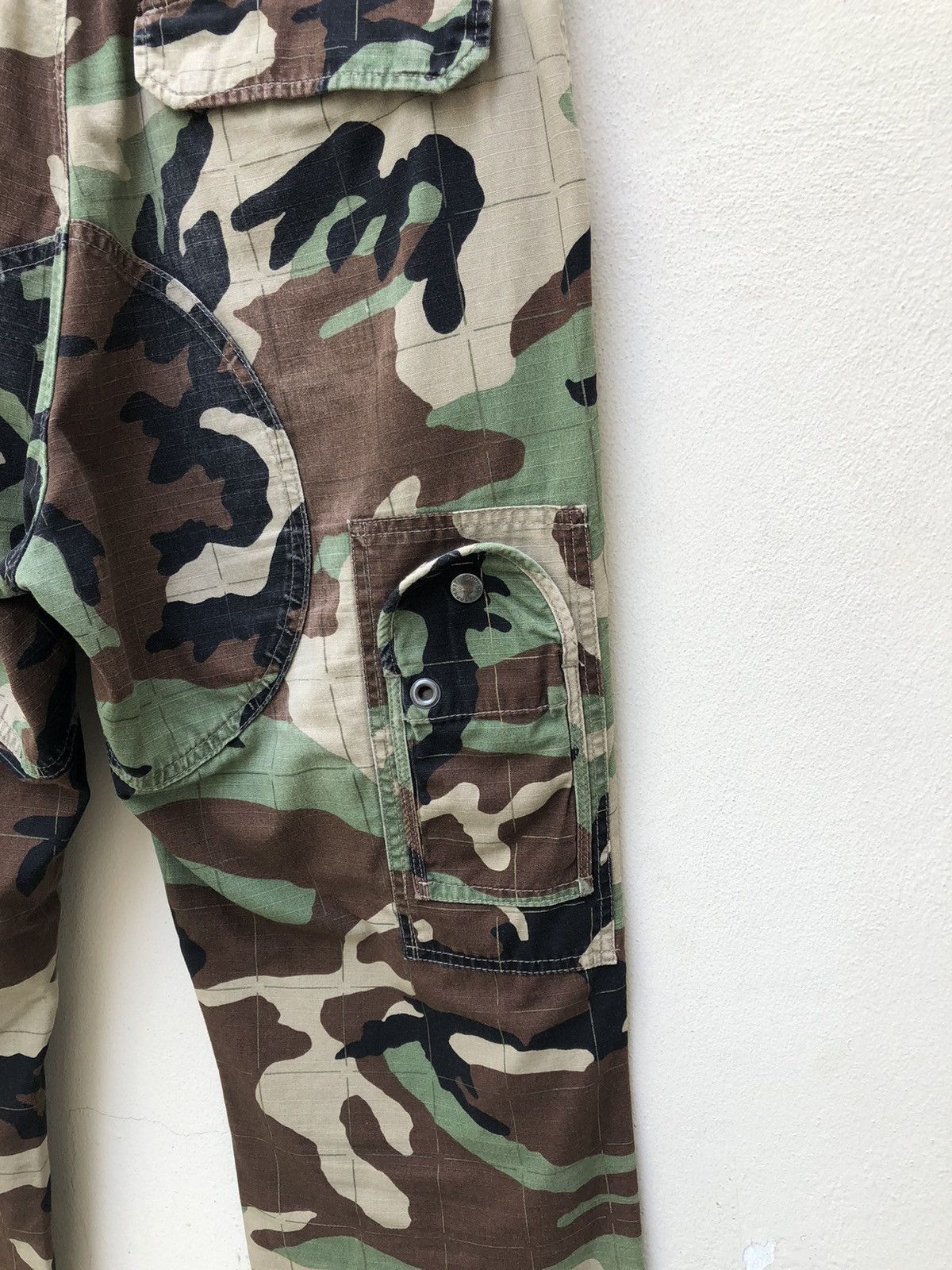 Sophnet. Sophnet Japan Camouflage Tactical Parachute Cargo Trouser Size US 32 / EU 48 - 21 Thumbnail