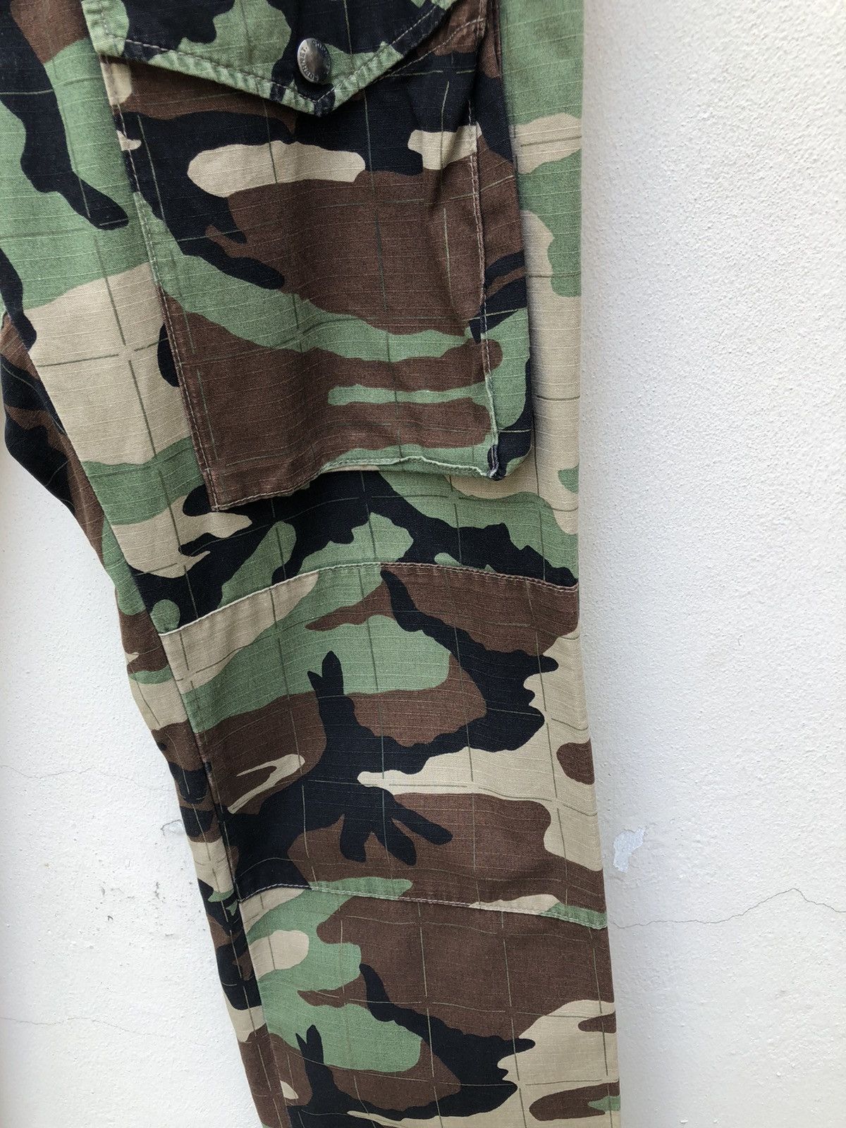 Sophnet. Sophnet Japan Camouflage Tactical Parachute Cargo Trouser Size US 32 / EU 48 - 13 Thumbnail