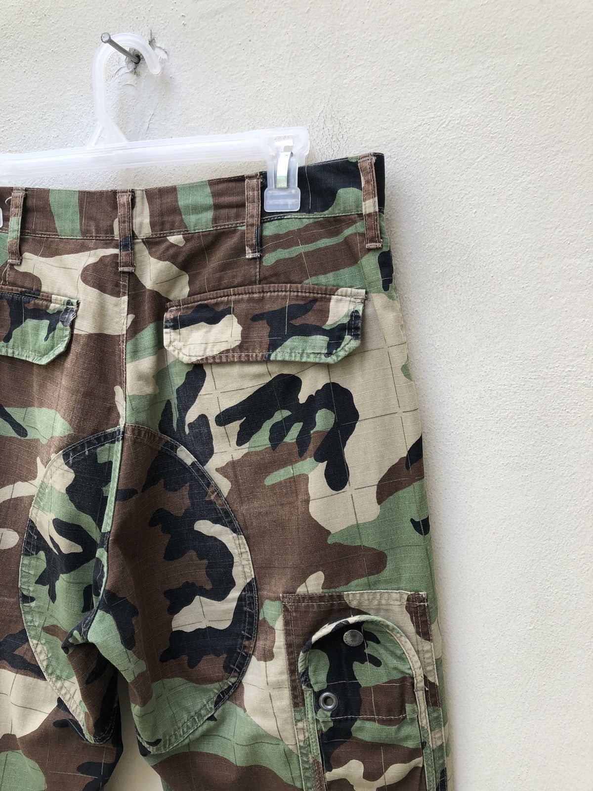 Sophnet. Sophnet Japan Camouflage Tactical Parachute Cargo Trouser Size US 32 / EU 48 - 20 Thumbnail