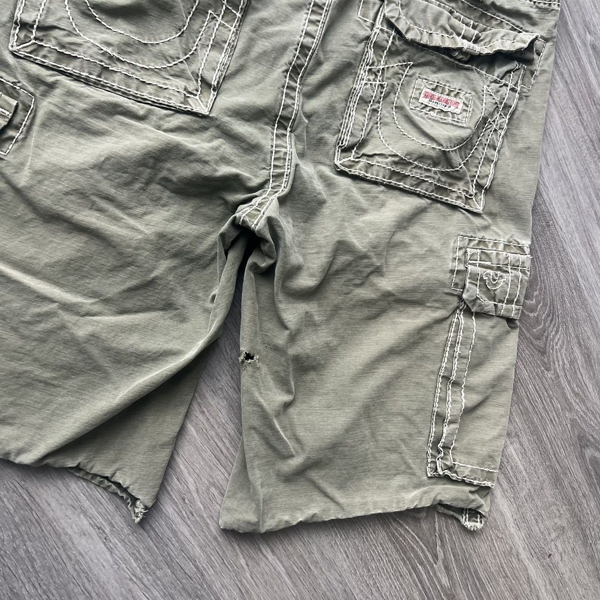 True Religion True religion cargo shorts y2k Baggy Size US 33 - 7 Thumbnail
