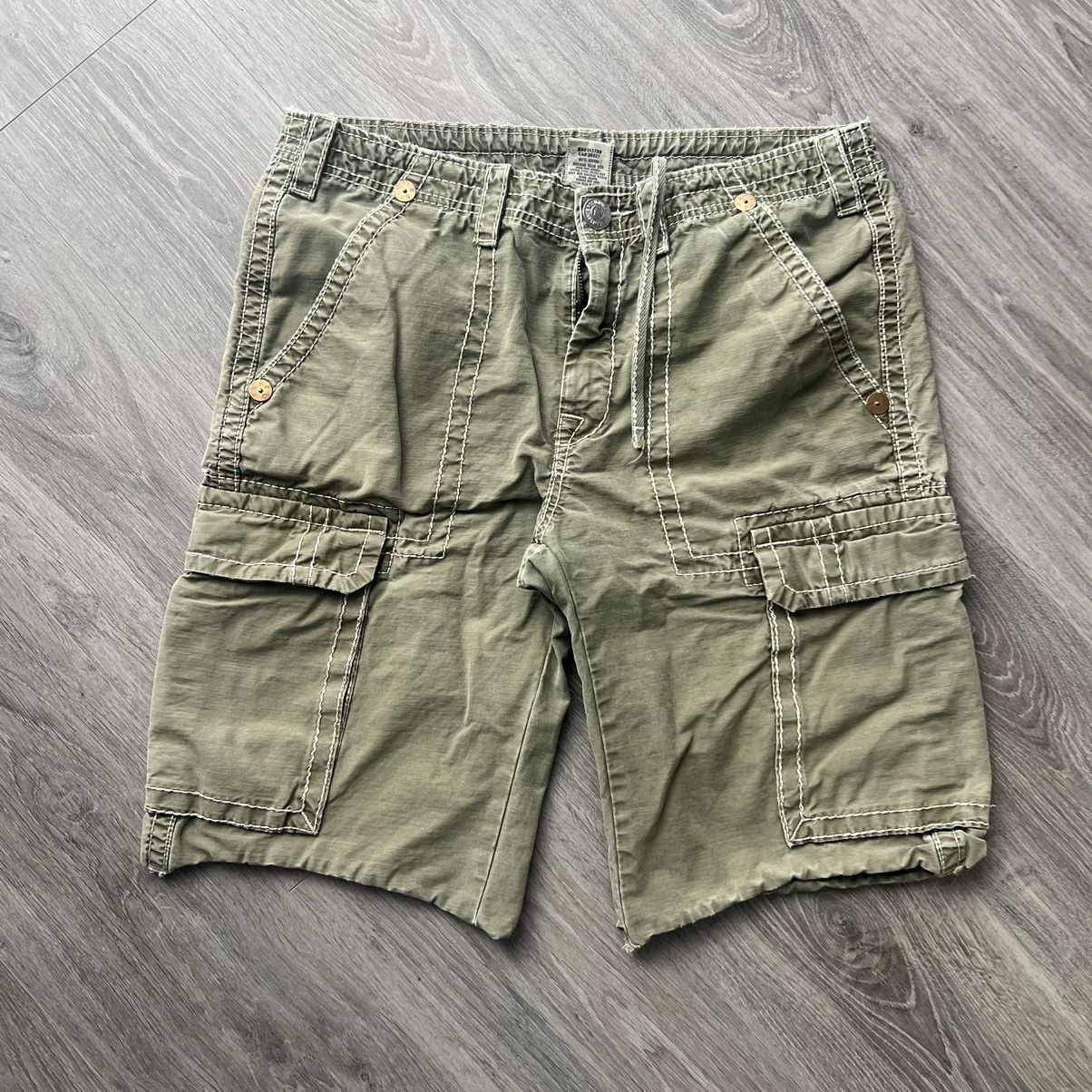 True Religion True religion cargo shorts y2k Baggy Size US 33 - 2 Thumbnail