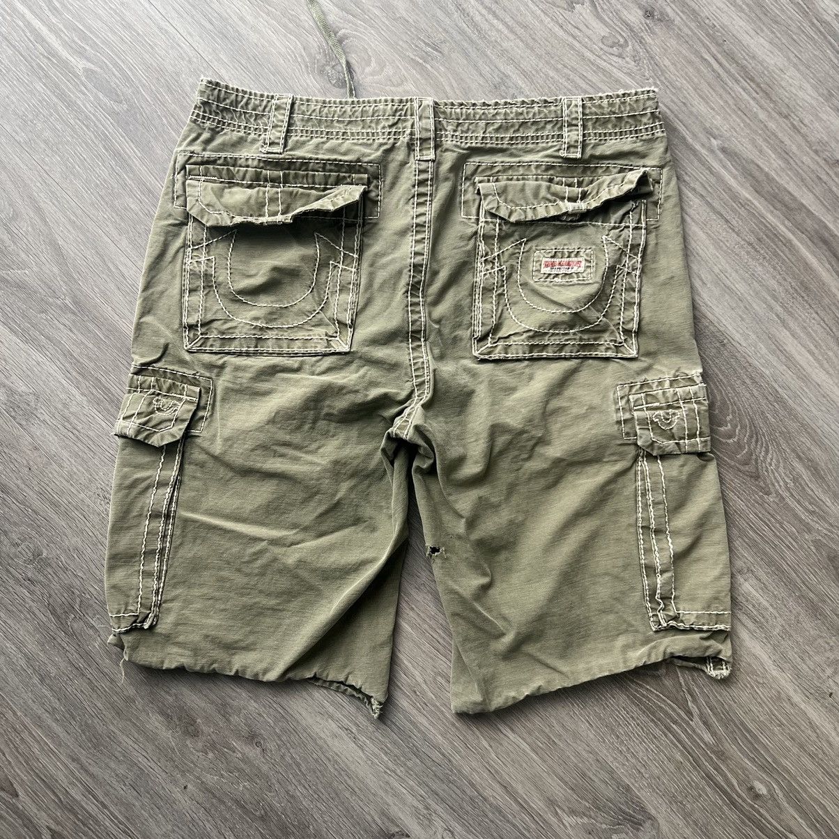 True Religion True religion cargo shorts y2k Baggy Size US 33 - 1 Thumbnail