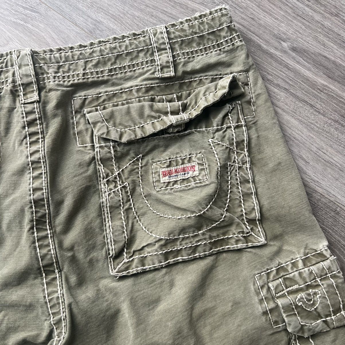 True Religion True religion cargo shorts y2k Baggy Size US 33 - 3 Thumbnail