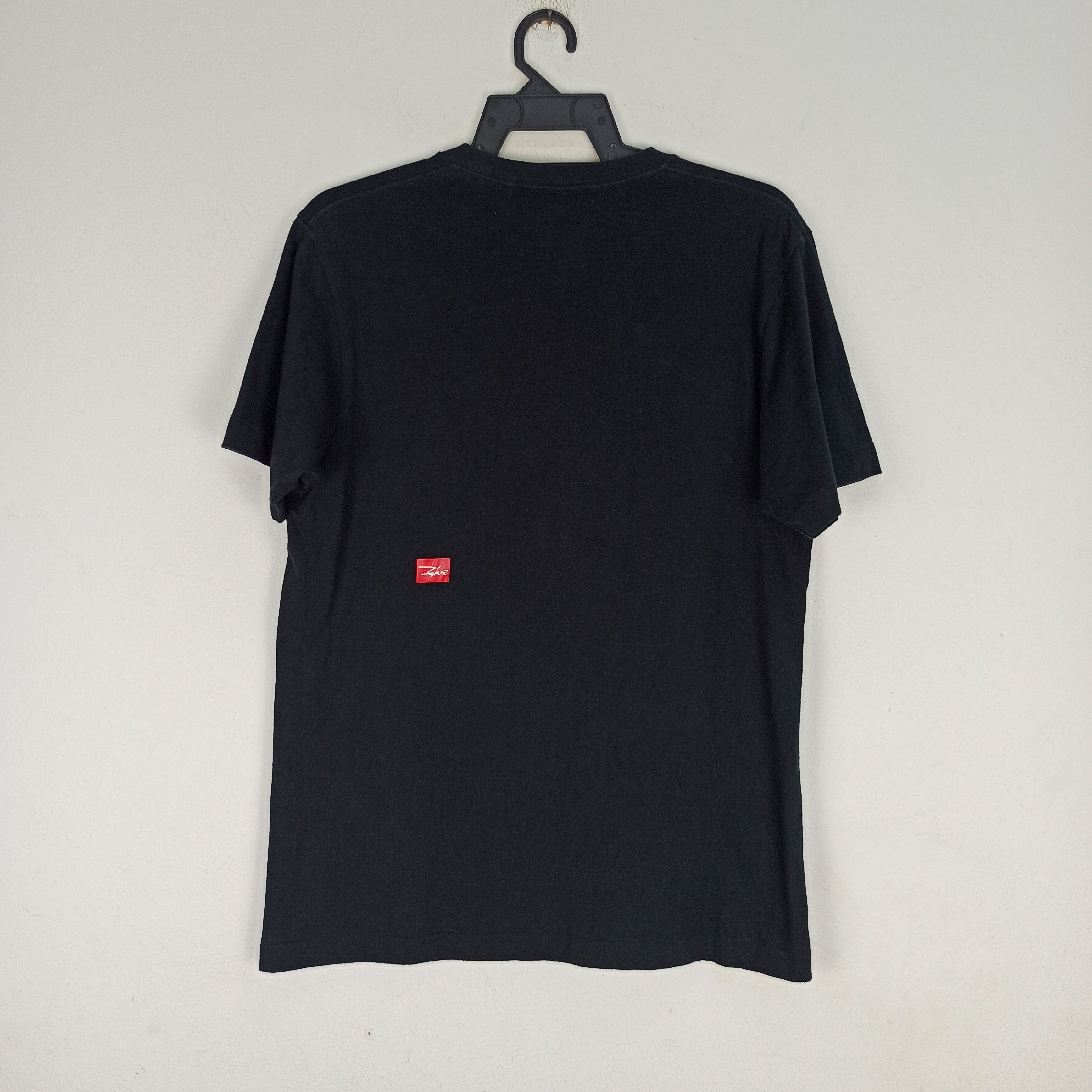 Futura × Uniqlo 🔥STEALS🔥 Art Futura X Uniqlo TSHIRT Size US M / EU 48-50 / 2 - 3 Thumbnail