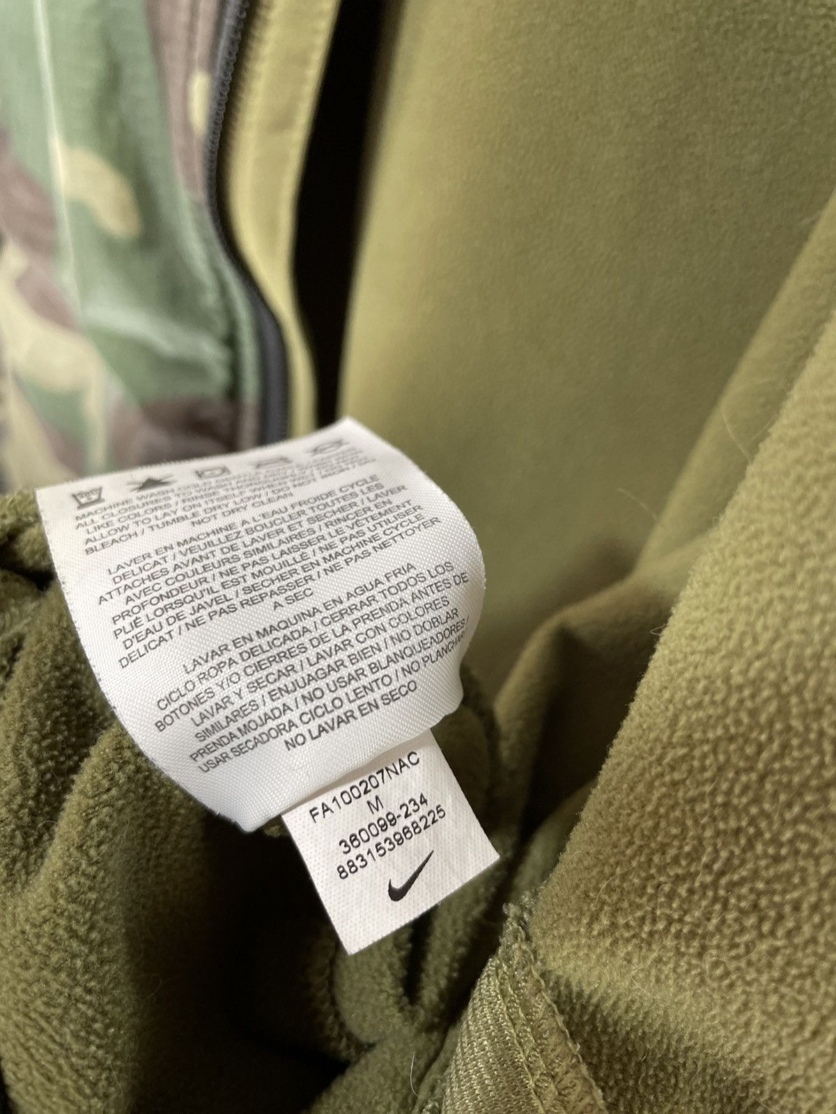 Nike ACG rare nike acg camo tech jacket Size US S / EU 44-46 / 1 - 15 Thumbnail