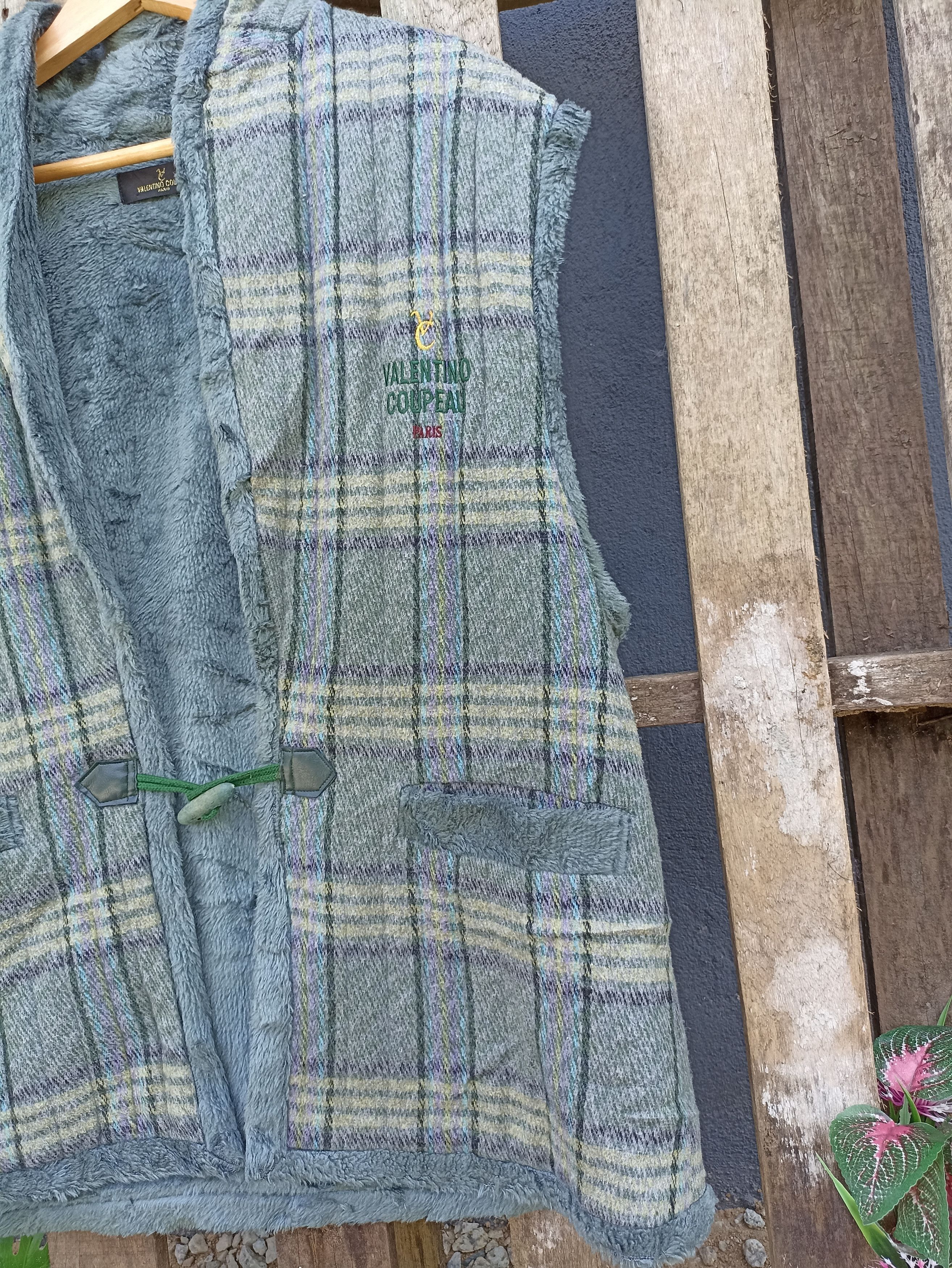 Designer × Japanese Brand × Vintage Vintage Valentino Coupeu Sleeveless Outwear Size US L / EU 52-54 / 3 - 2 Thumbnail