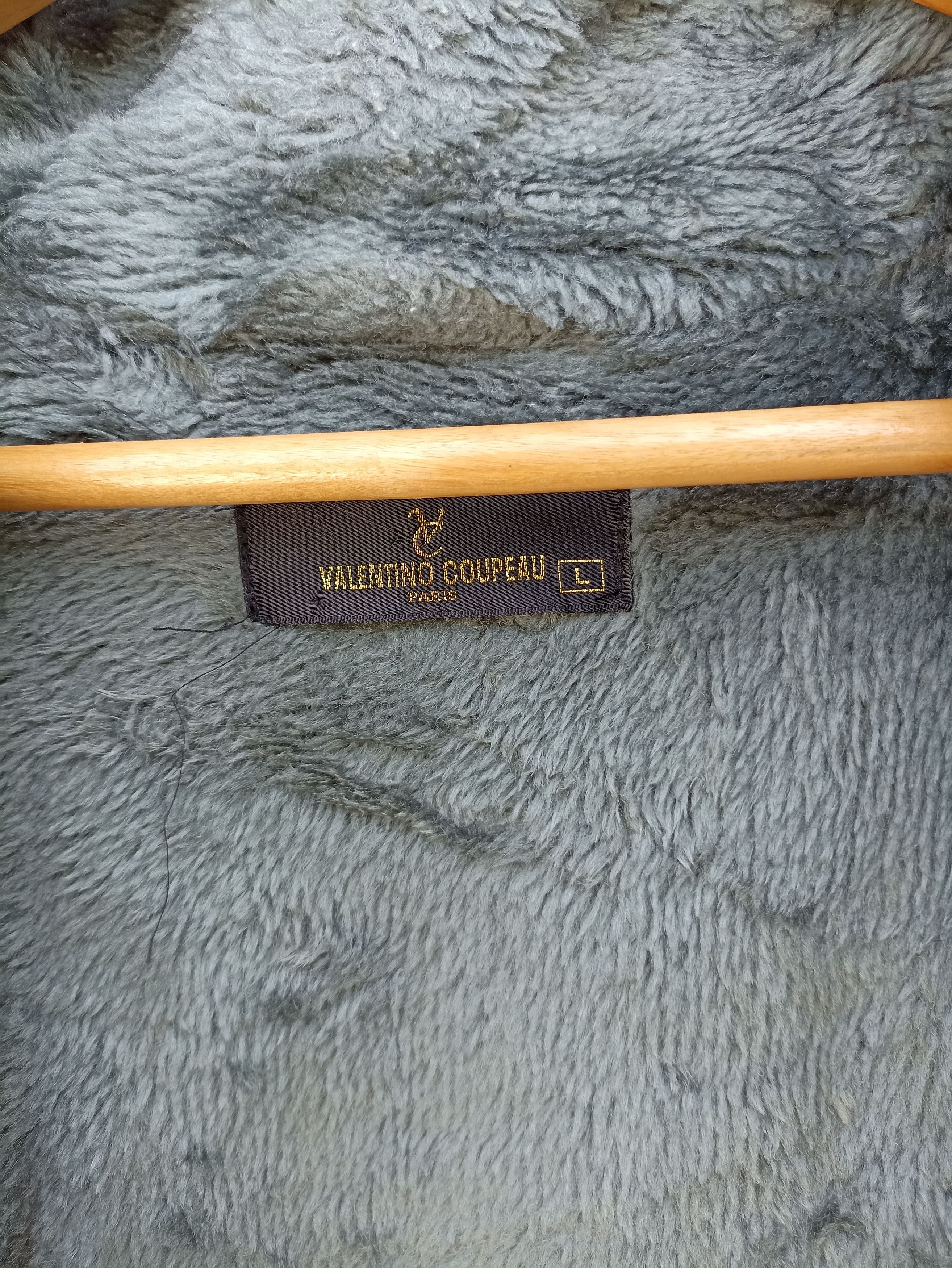 Designer × Japanese Brand × Vintage Vintage Valentino Coupeu Sleeveless Outwear Size US L / EU 52-54 / 3 - 6 Thumbnail