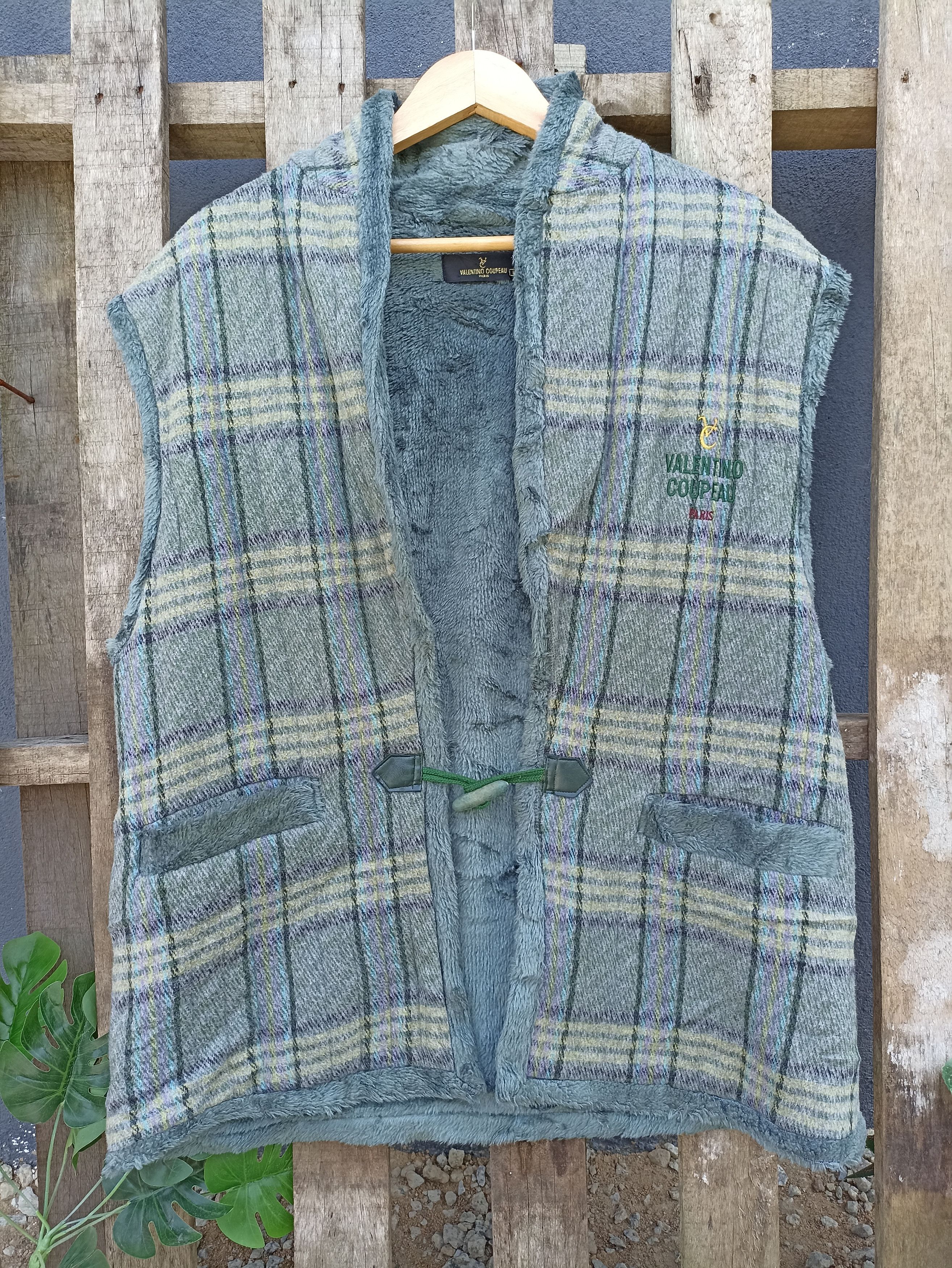 Designer × Japanese Brand × Vintage Vintage Valentino Coupeu Sleeveless Outwear Size US L / EU 52-54 / 3 - 1 Thumbnail