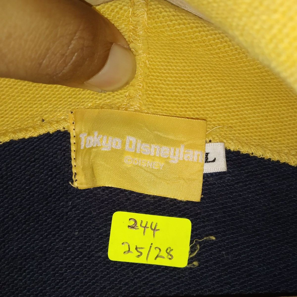 Anime Vintage Winnie The Pooh Cartoon Colourblock Hoodie Size US L / EU 52-54 / 3 - 8 Thumbnail