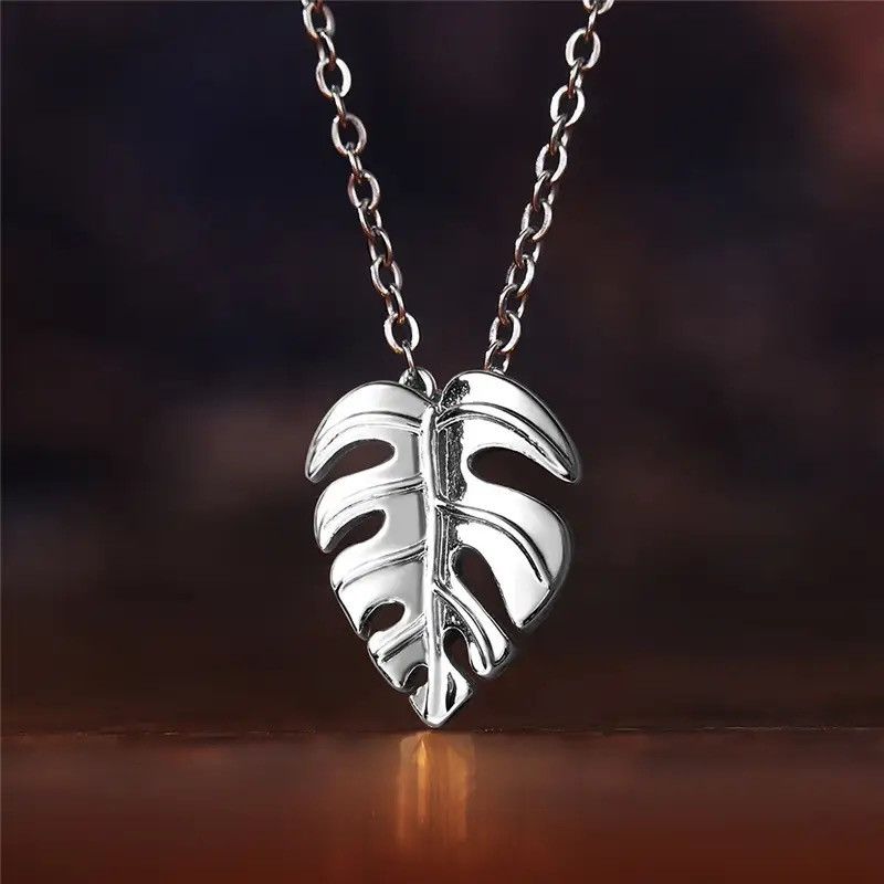 Jewelry Creative Leaf Pendant Necklace Size ONE SIZE - 1 Thumbnail