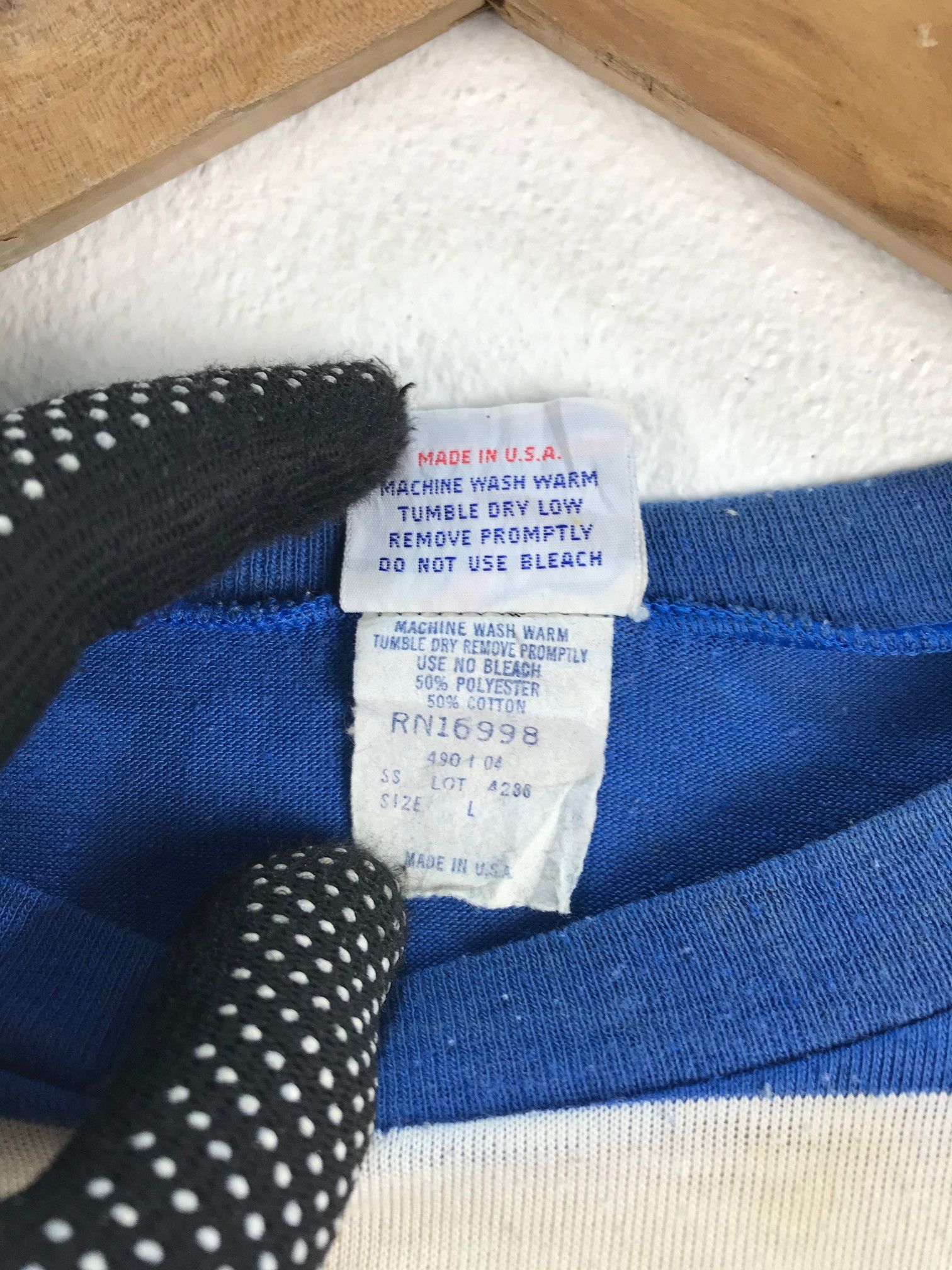 Vintage Vintage Striped Streetwear Tshirt Size US S / EU 44-46 / 1 - 5 Thumbnail