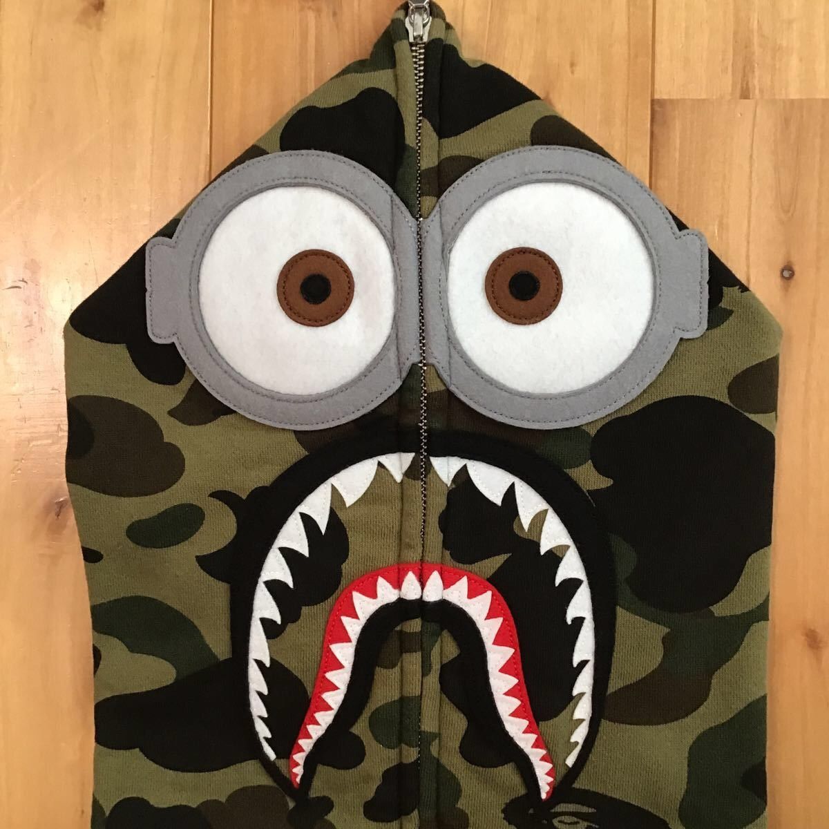 Bape BAPE × Minion Shark full zip hoodie 1st camo green APE Size US L / EU 52-54 / 3 - 3 Thumbnail