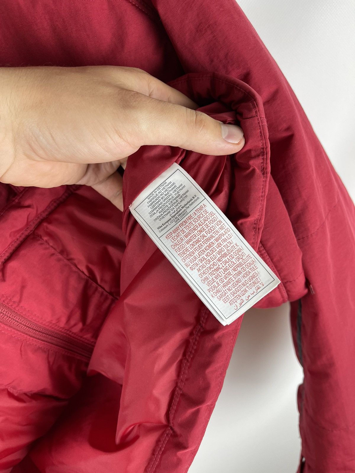 Nike Nike vintage y2k red big swoosh logo puffer jacket Size US M / EU 48-50 / 2 - 8 Thumbnail