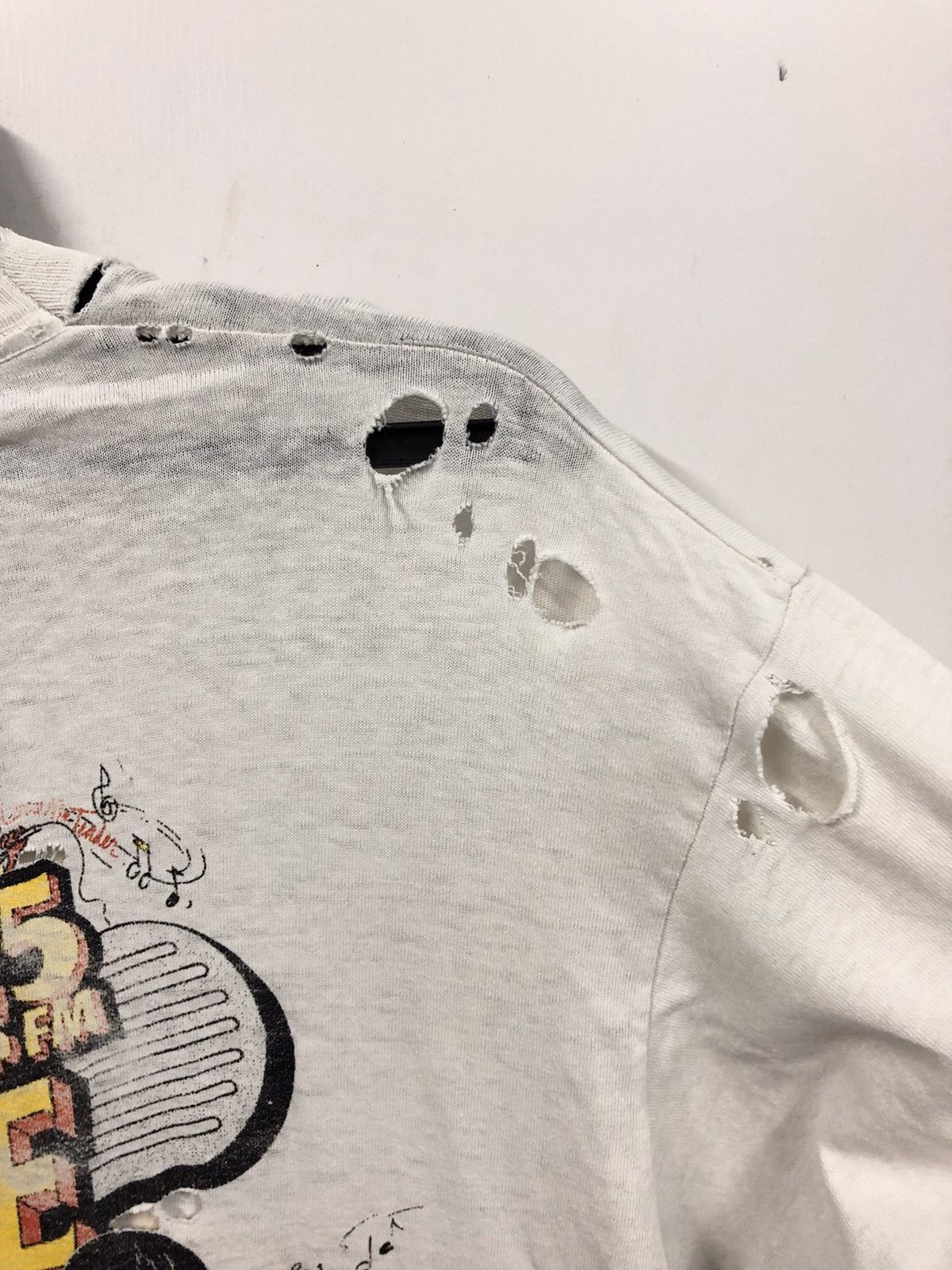 Band Tees × Vintage Vintage 90s Rare The Beatles Distressed T Shirt Size US L / EU 52-54 / 3 - 8 Thumbnail