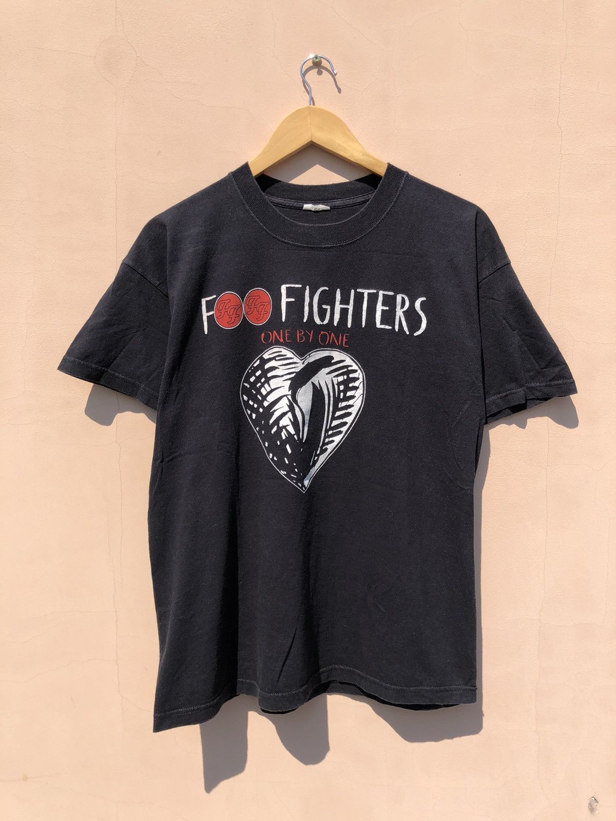 image of Band Tees x Rock T Shirt Vintage 2000S Foo Fighters One By One Promo Tee (Pearl Jam) in Black (Size