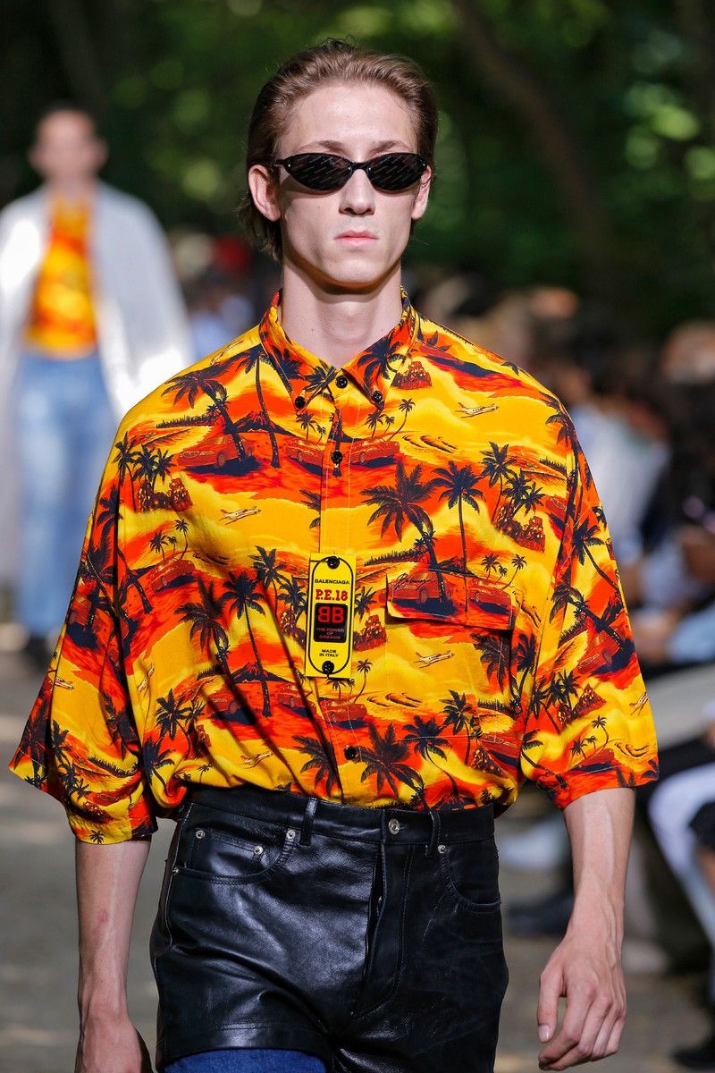 Balenciaga 🔥SUPER RARE🔥Balenciaga Runway 2018 Hawaiian Print Shirt Size US M / EU 48-50 / 2 - 1 Thumbnail
