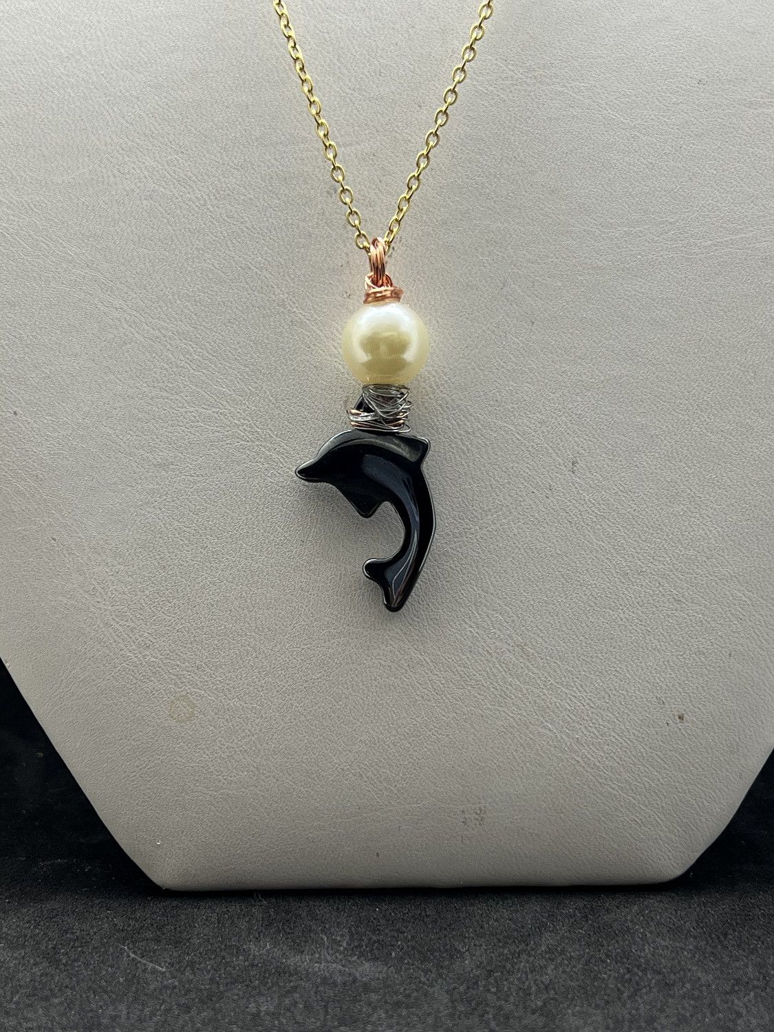 Handmade Dolphin gold chain necklace with pearl bead Size ONE SIZE - 3 Thumbnail