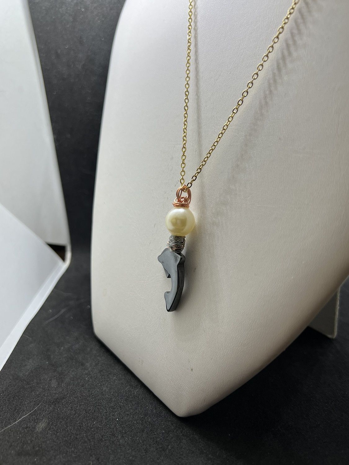 Handmade Dolphin gold chain necklace with pearl bead Size ONE SIZE - 2 Thumbnail
