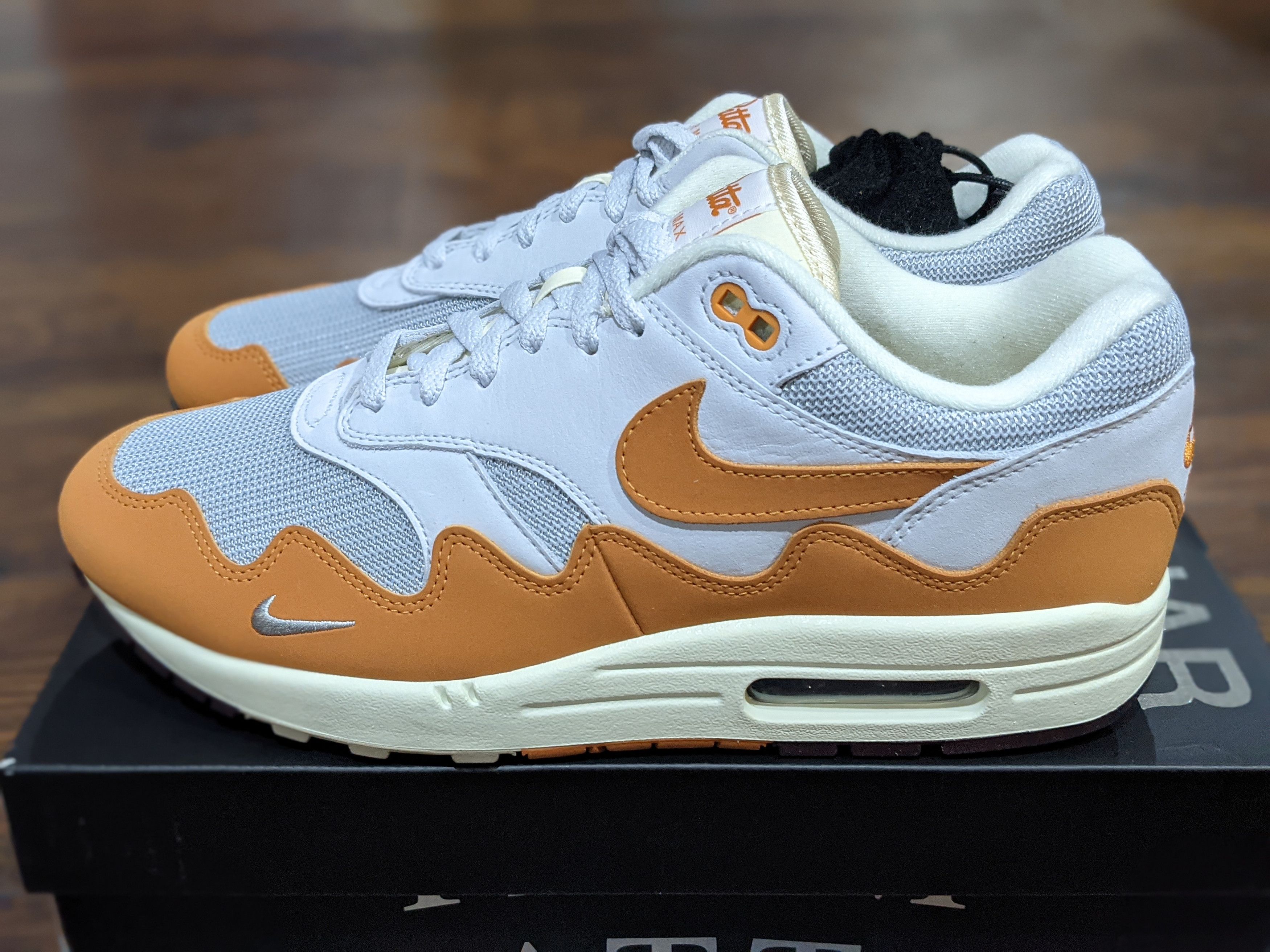 Nike × Patta Patta x Nike Air Max 1 Monarch Size US 11 / EU 44 - 2 Thumbnail
