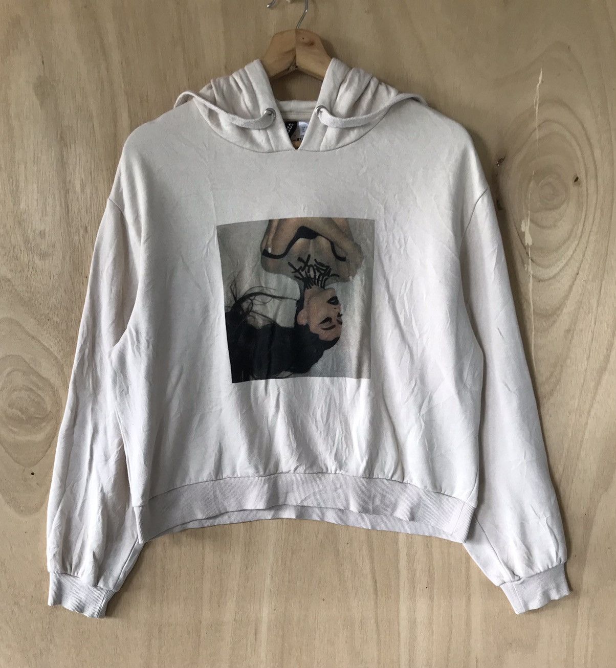 image of Divided H&m X Ariana Grande 2019 Grandaritour Crop Hoodies in Ivory, Women's (Size Medium)
