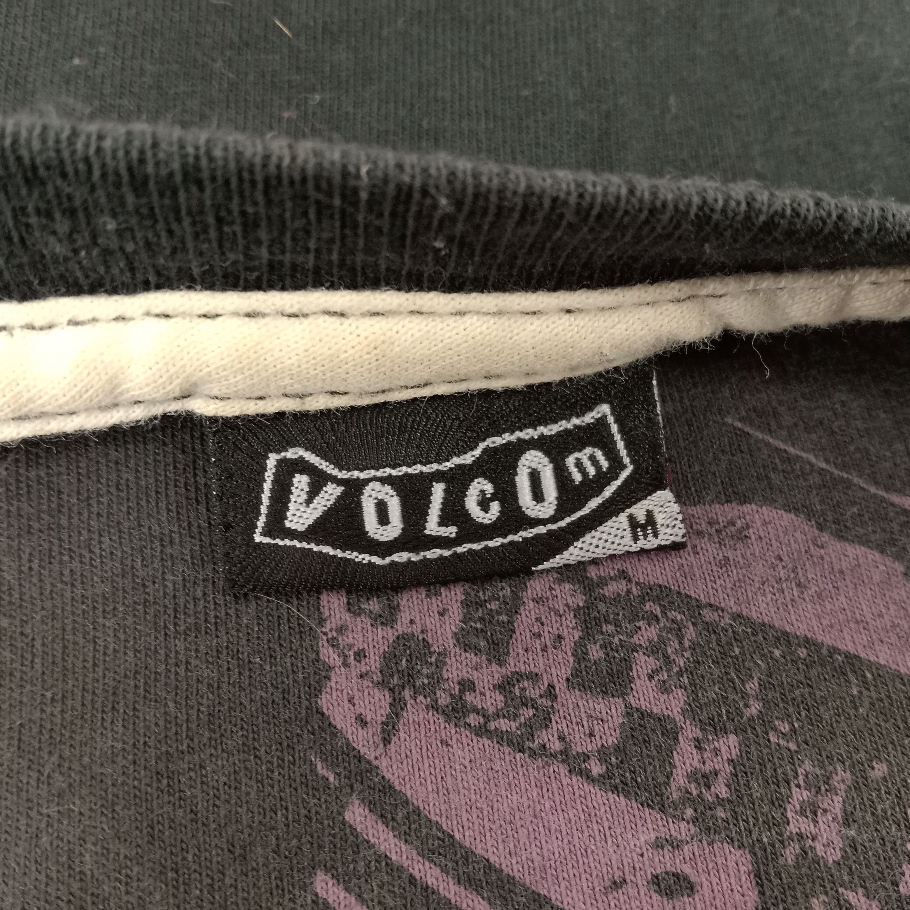 Volcom Volcom Streetwear Skateboard Rare Design Tshirt Size US M / EU 48-50 / 2 - 6 Thumbnail
