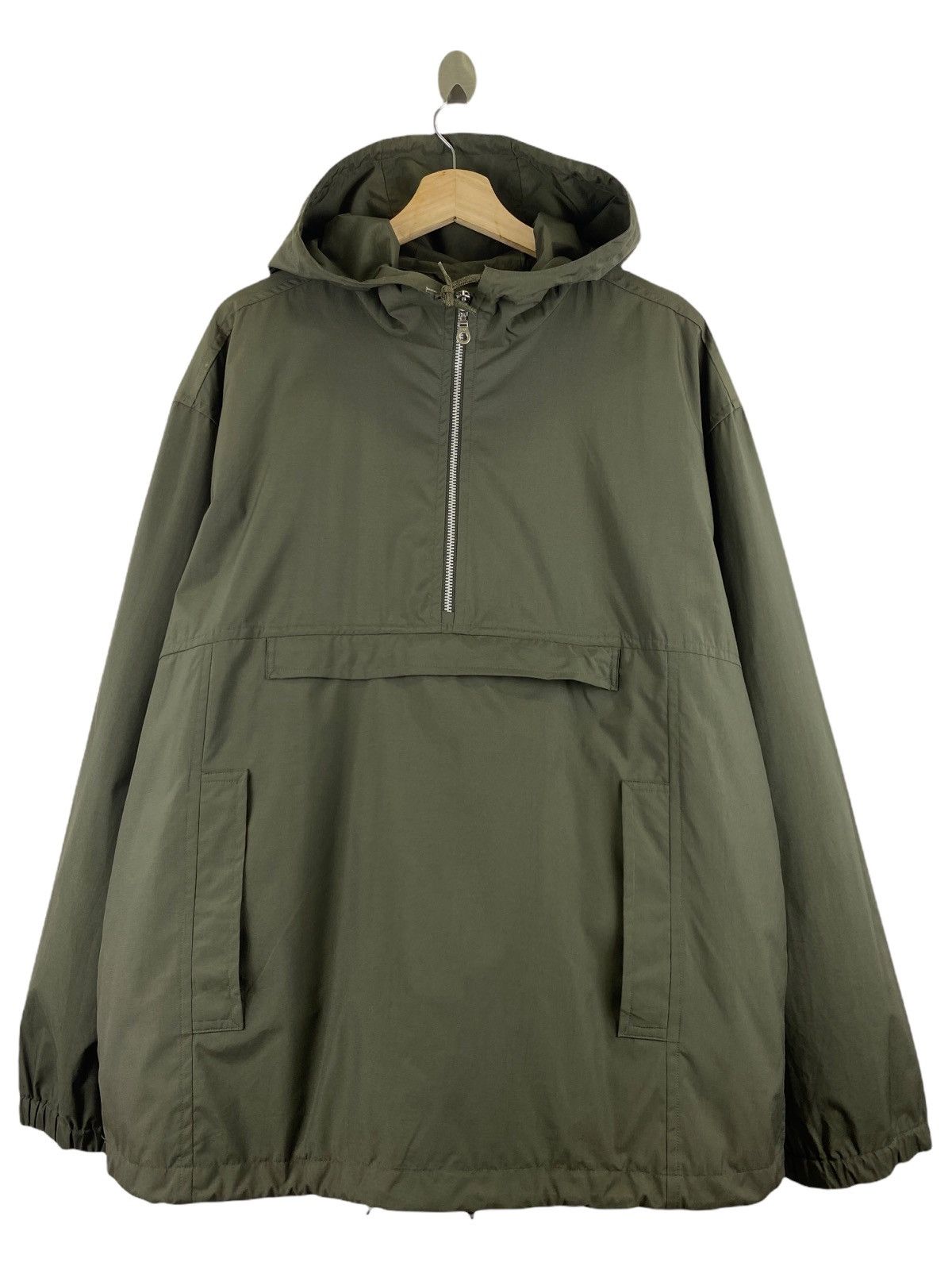 image of Vintage Uniqlo Anorak Nylon Jacket in Military Green, Men's (Size XL)