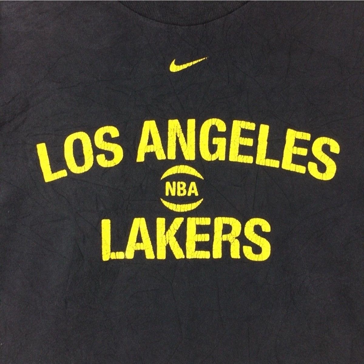NBA × Nike × Vintage Vintage Nike Centre Logo Basketball Lakers 61 Tshirt Size US M / EU 48-50 / 2 - 2 Thumbnail