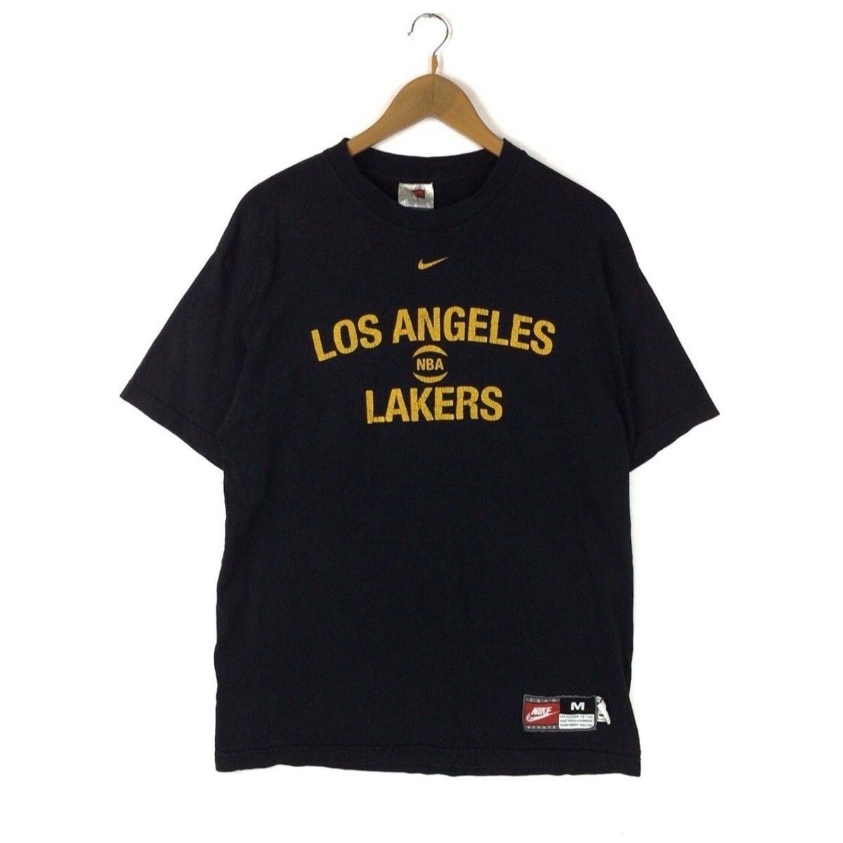 NBA × Nike × Vintage Vintage Nike Centre Logo Basketball Lakers 61 Tshirt Size US M / EU 48-50 / 2 - 1 Thumbnail
