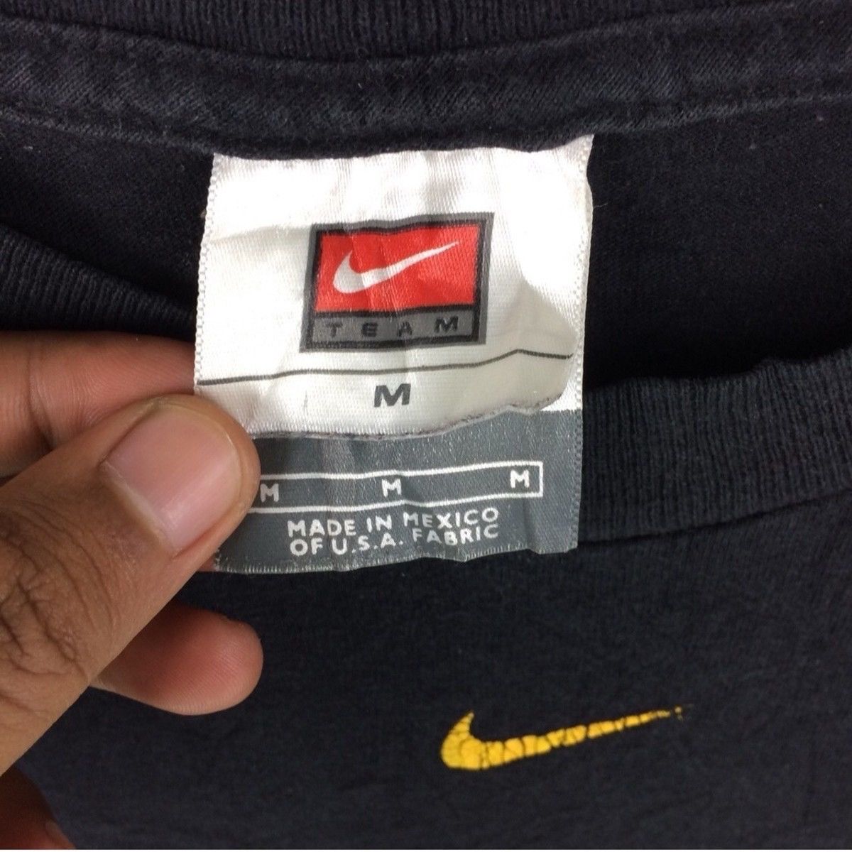NBA × Nike × Vintage Vintage Nike Centre Logo Basketball Lakers 61 Tshirt Size US M / EU 48-50 / 2 - 6 Thumbnail