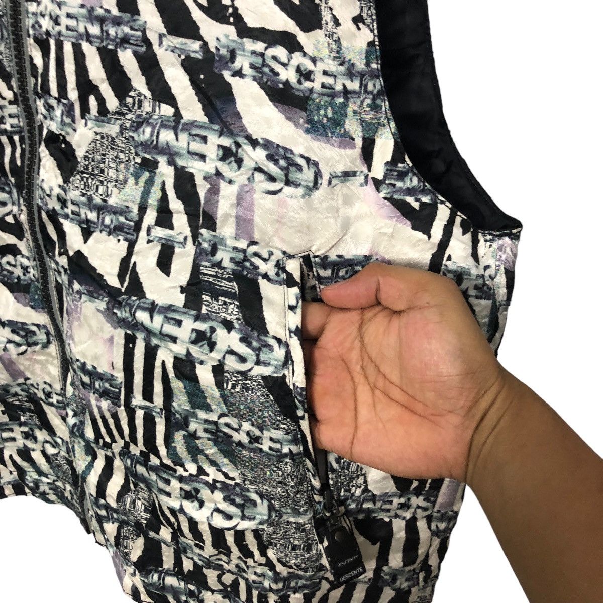 Descente Vintage Descente Zipper Ups Fullprint Vest Size US L / EU 52-54 / 3 - 4 Thumbnail