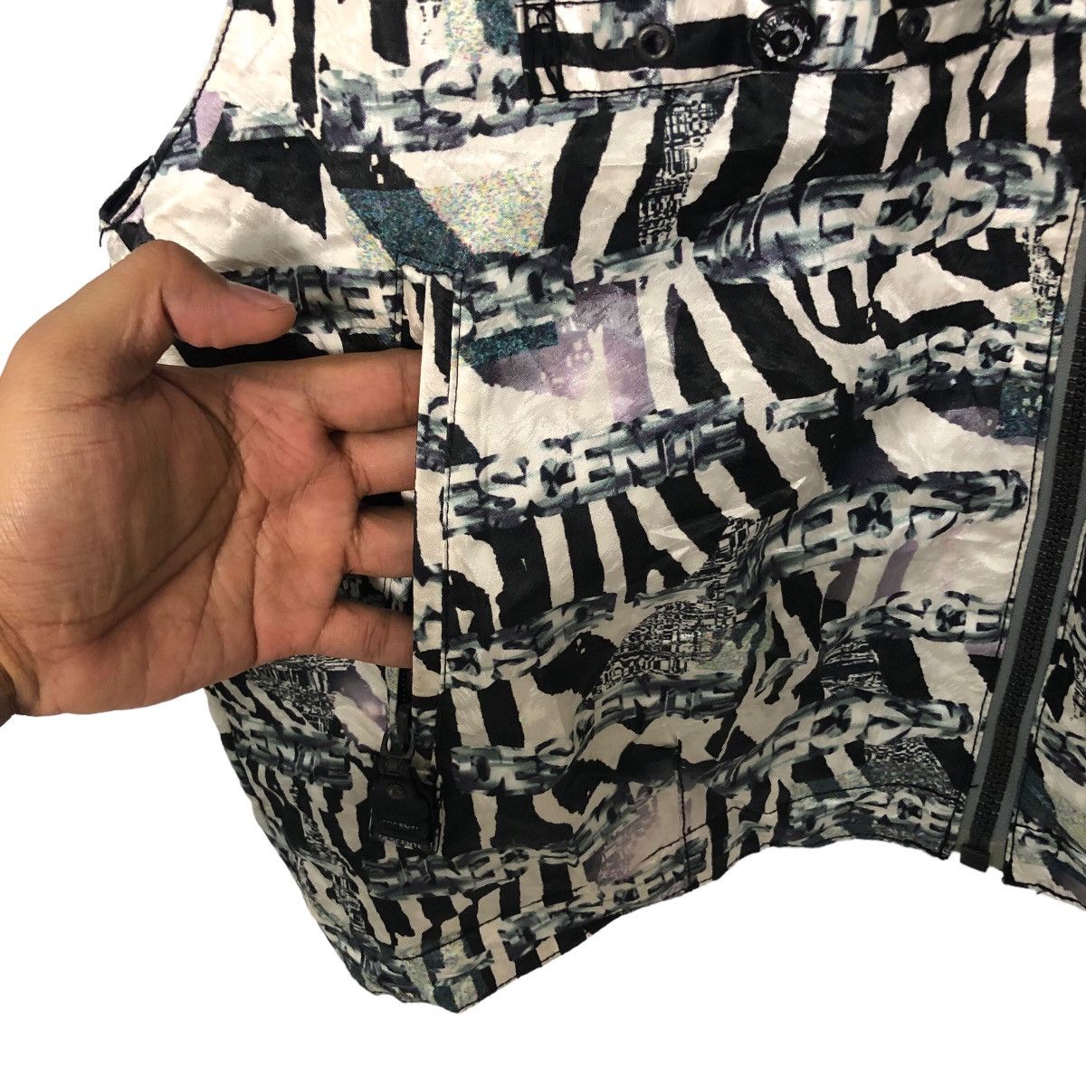 Descente Vintage Descente Zipper Ups Fullprint Vest Size US L / EU 52-54 / 3 - 5 Thumbnail