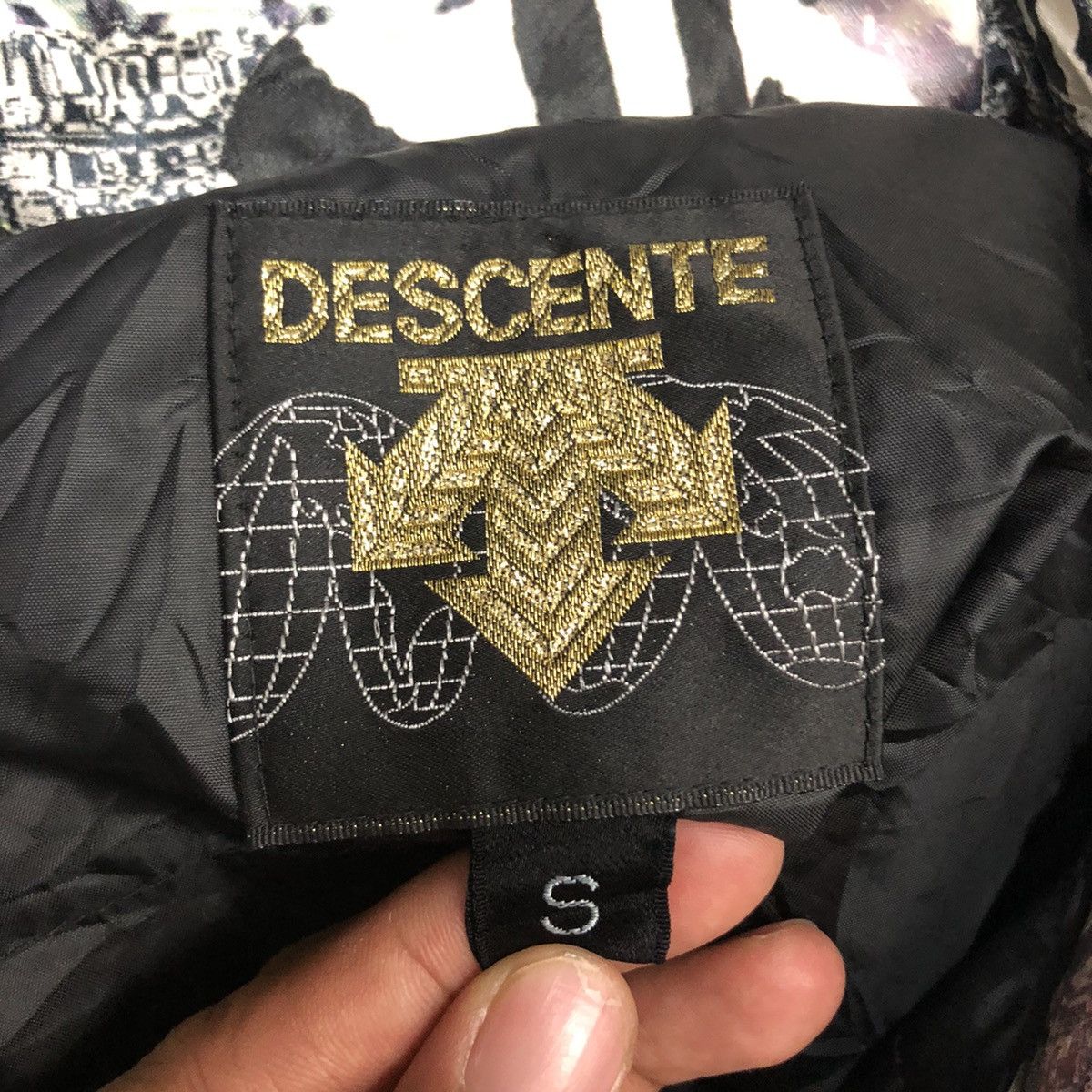 Descente Vintage Descente Zipper Ups Fullprint Vest Size US L / EU 52-54 / 3 - 10 Thumbnail