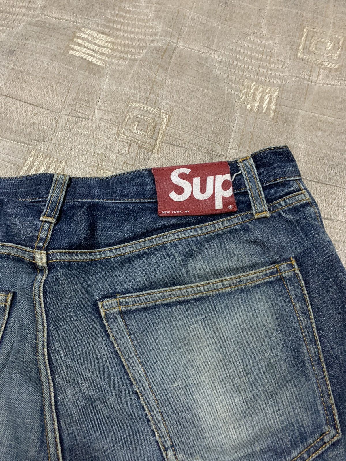 Supreme 🖤BLACKFRIDAY🖤Supreme red line distressed Size US 34 / EU 50 - 4 Thumbnail