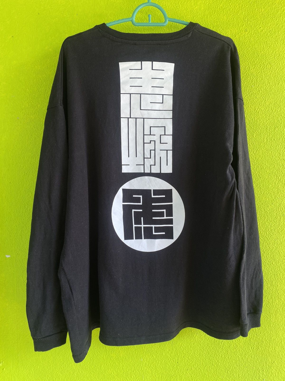 image of Onitsuka Tiger Spell Out Sweatshirt in Black, Men's (Size Large)
