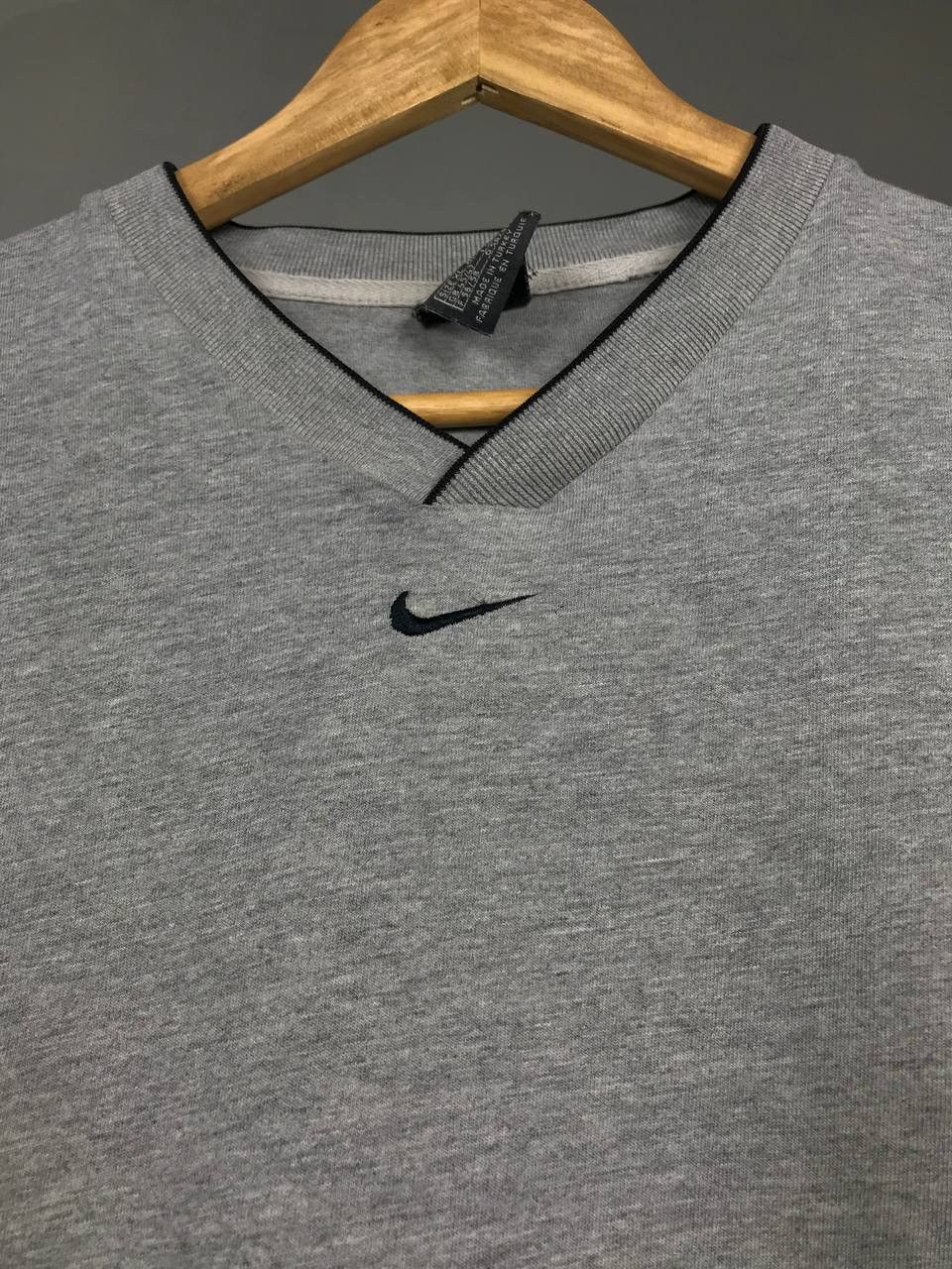 Vintage Nike swoosh streetwear vintage center logo tee Size US XL / EU 56 / 4 - 3 Thumbnail