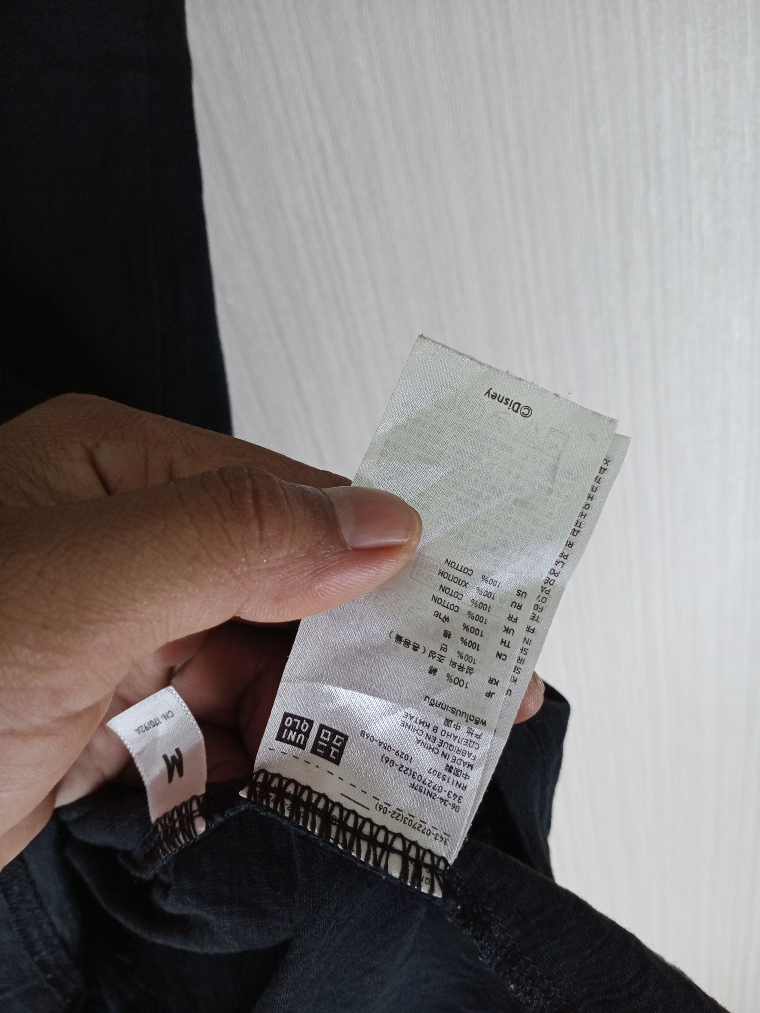 Undercover × Uniqlo Uniqlo x Undercover Snow White and the Seven Dwarfs Size US M / EU 48-50 / 2 - 2 Thumbnail
