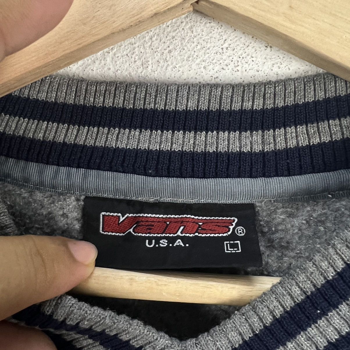 Japanese Brand VINTAGE VANS SWEATSHIRT BIG LOGO Size US L / EU 52-54 / 3 - 10 Thumbnail
