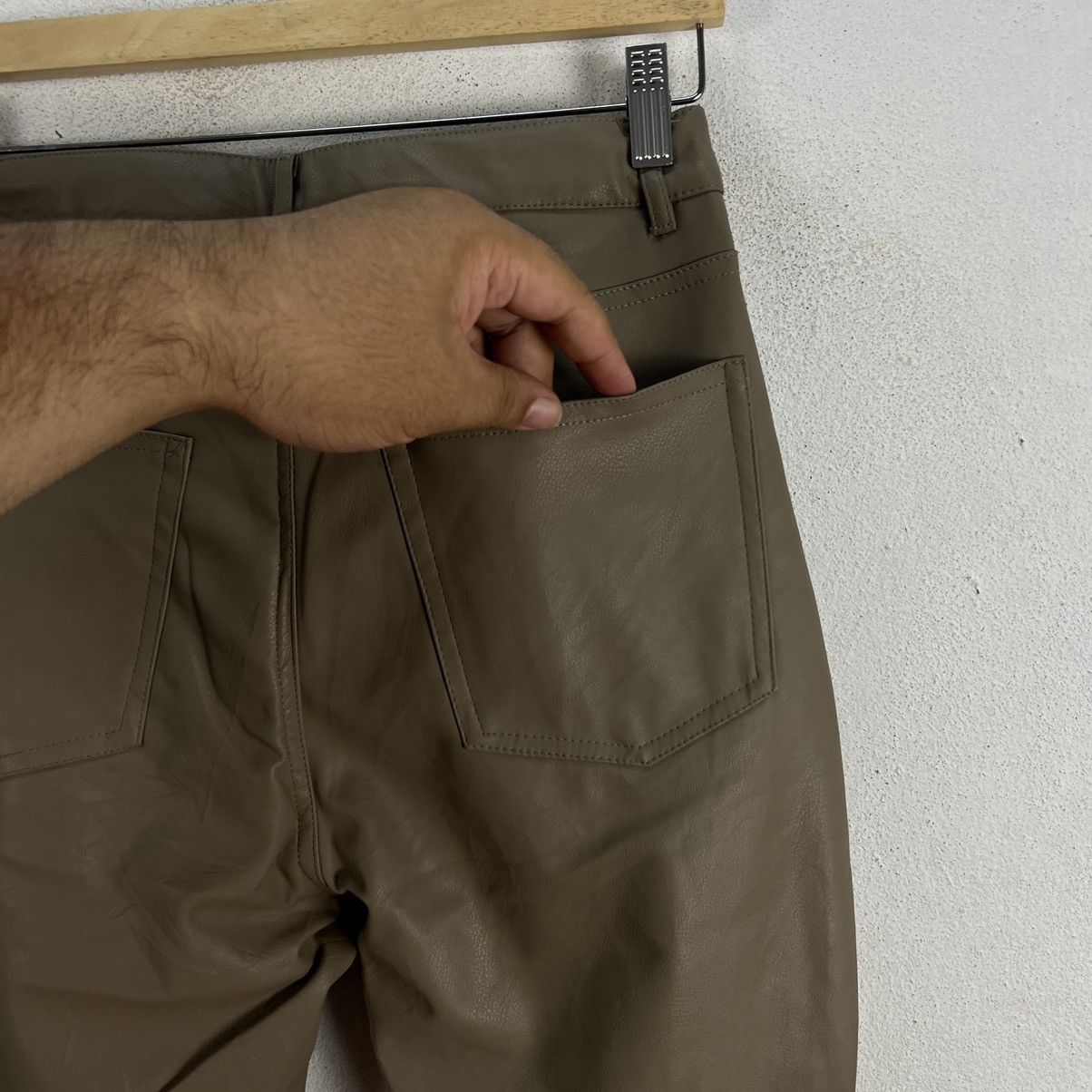 Vintage CASUAL TROUSER SOFT LEATHER H&M JAPAN Size US 29 - 11 Thumbnail